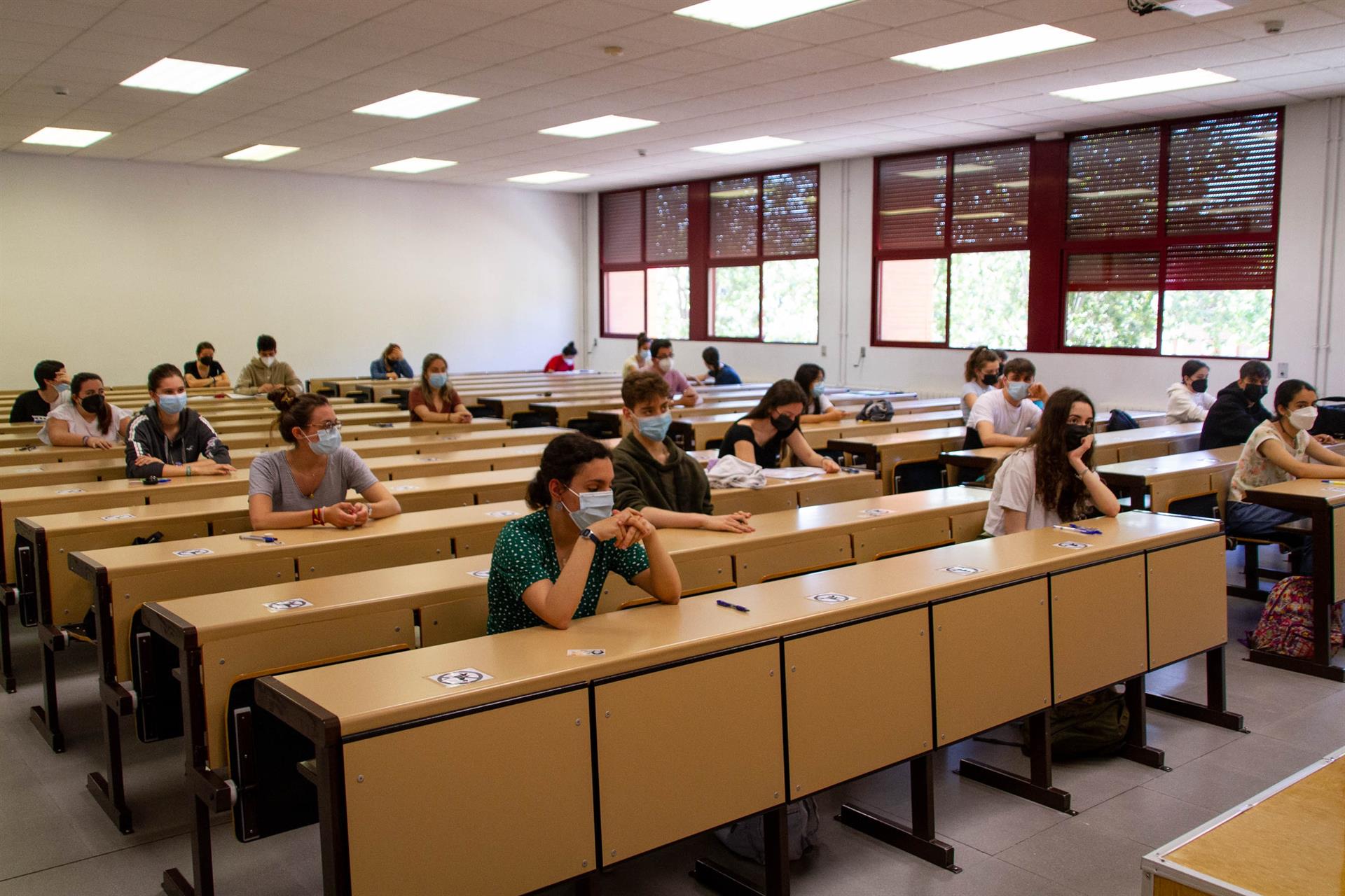 Alumnos se someten a una prueba EBAU | EP