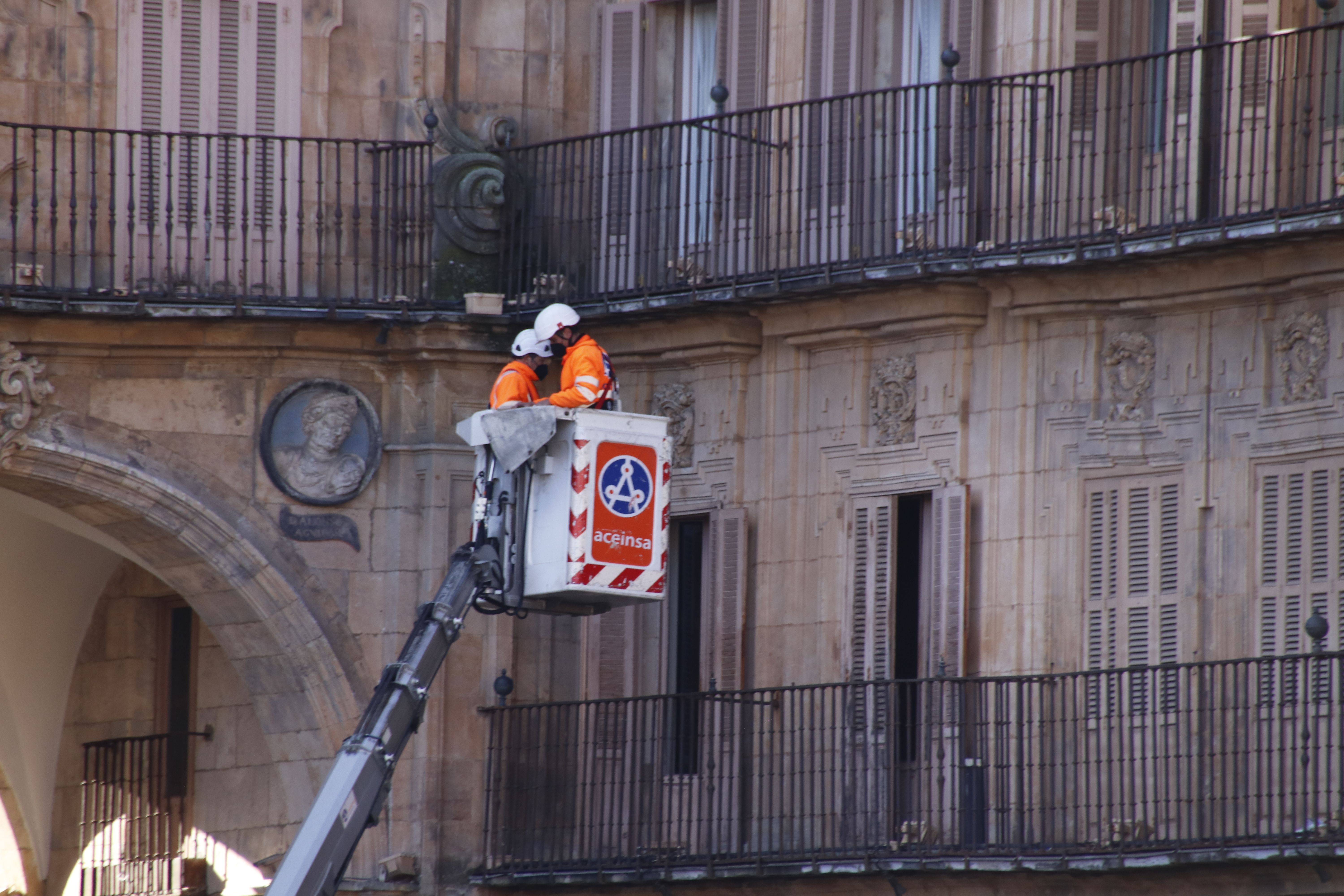 Trabajadores en la Plaza Mayor de Salamanca 