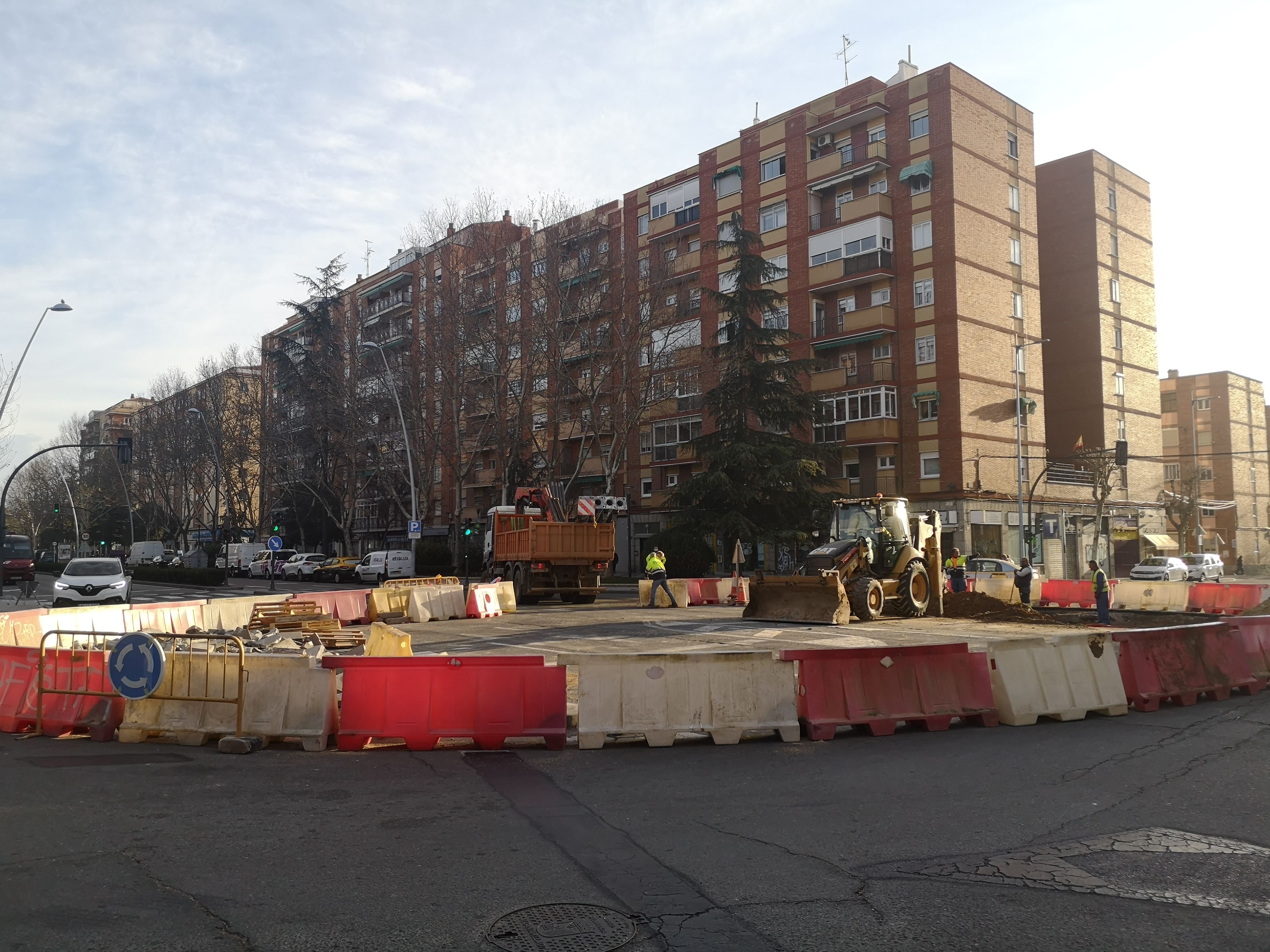 Nueva rotonda en construcción en la avenida de Federico Anaya | Foto: S24H