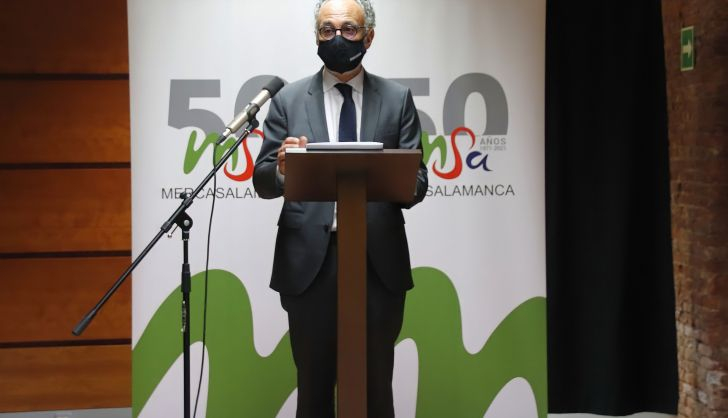 Carlos García Carbayo, inaugura la exposición ‘50 años de Mercasalamanca’