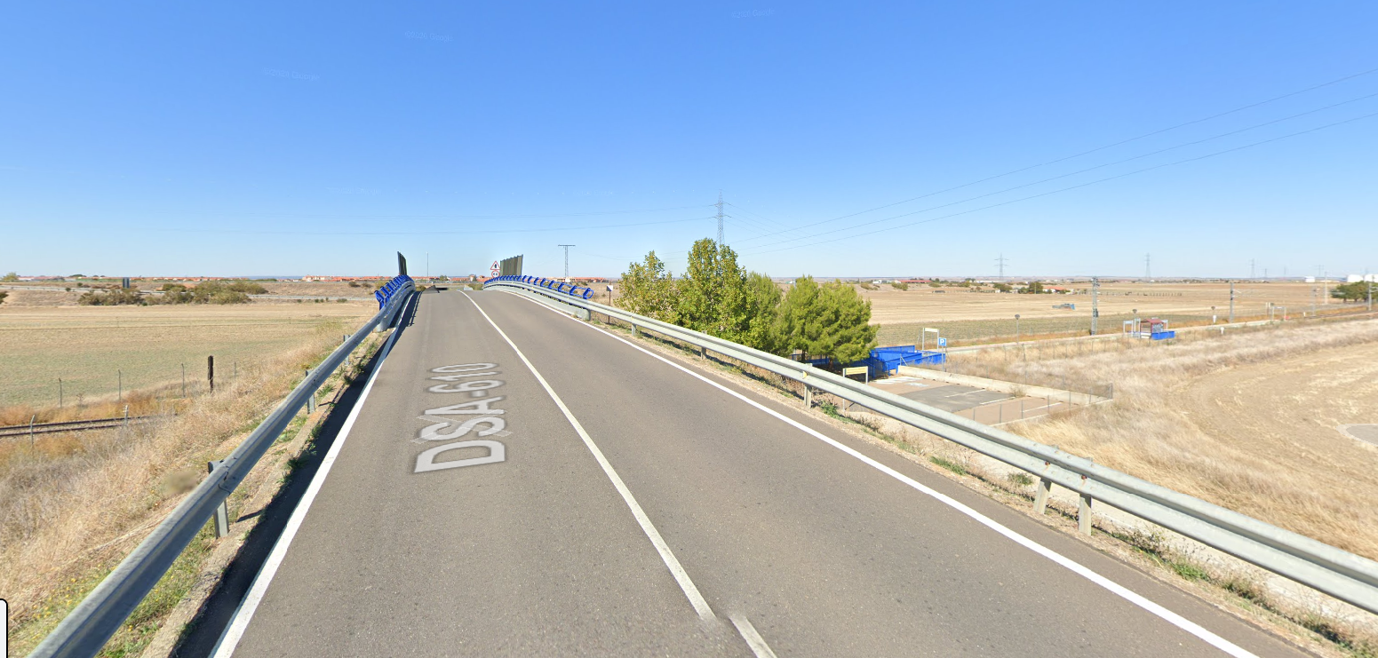 Puente sobre la vía del tren entre Castellanos y Moriscos