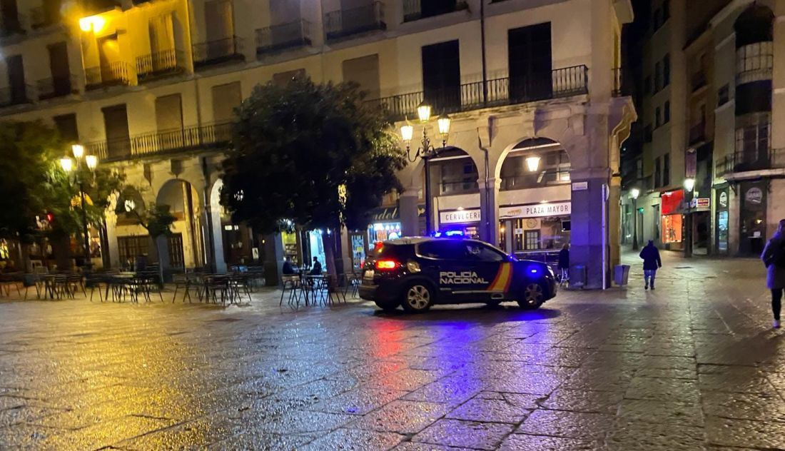 Patrulla de la Policía Nacional en la Plaza Mayor