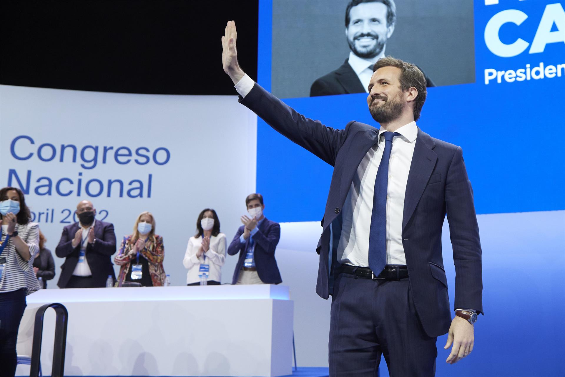 El presidente saliente, Pablo Casado, en su intervención en el Palacio de Congresos y Exposiciones de Sevilla (FIBES) | EUROPA PRESS