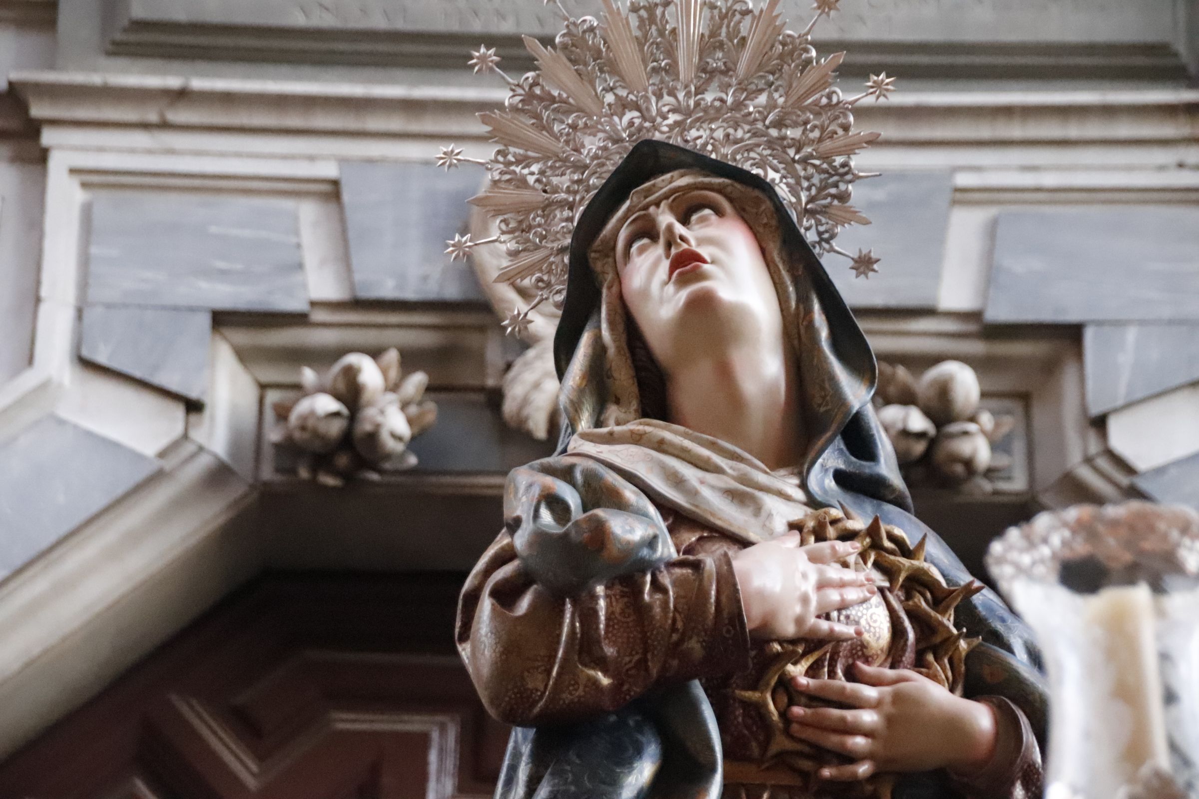 Una recogida Seráfica procesiona por Salamanca sin el paso de Jesús ante Pilatos