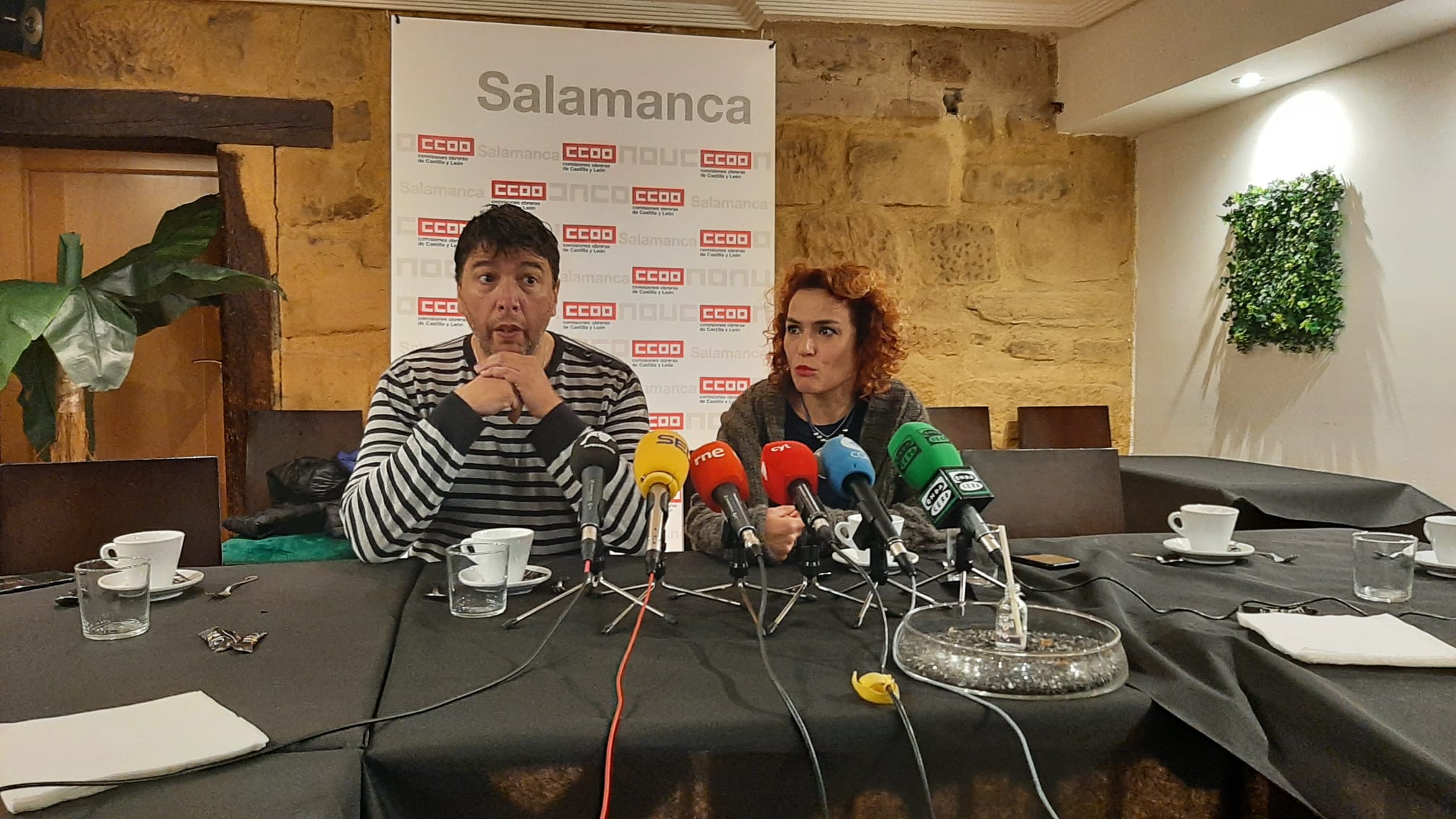 José Antonio Gallego y Patricia García, de CCOO, durante el desayuno informativo