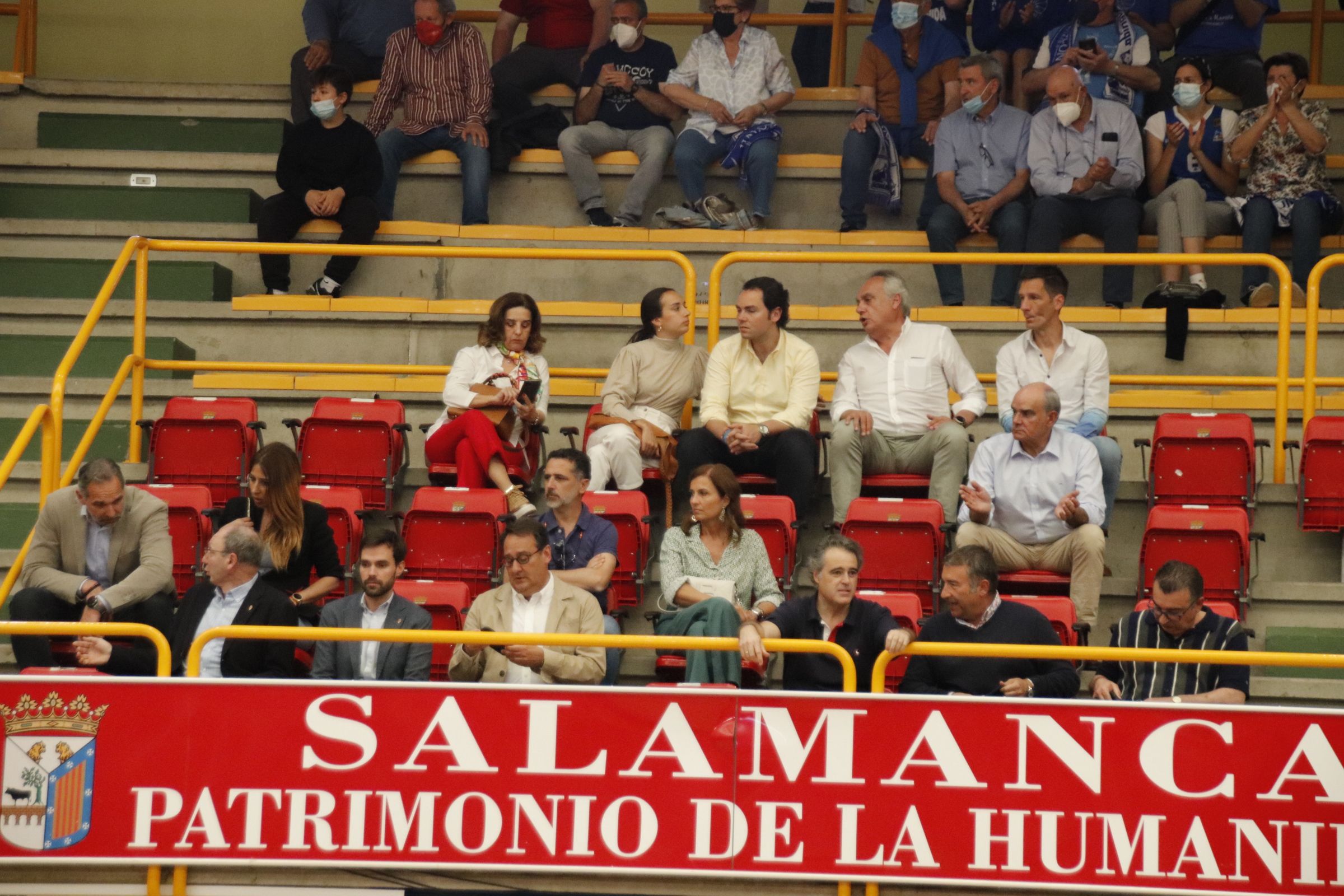 Jorge Recio, en el palco durante el primer partido de la final ante Valencia | FOTO SALAMANCA24HORAS.COM