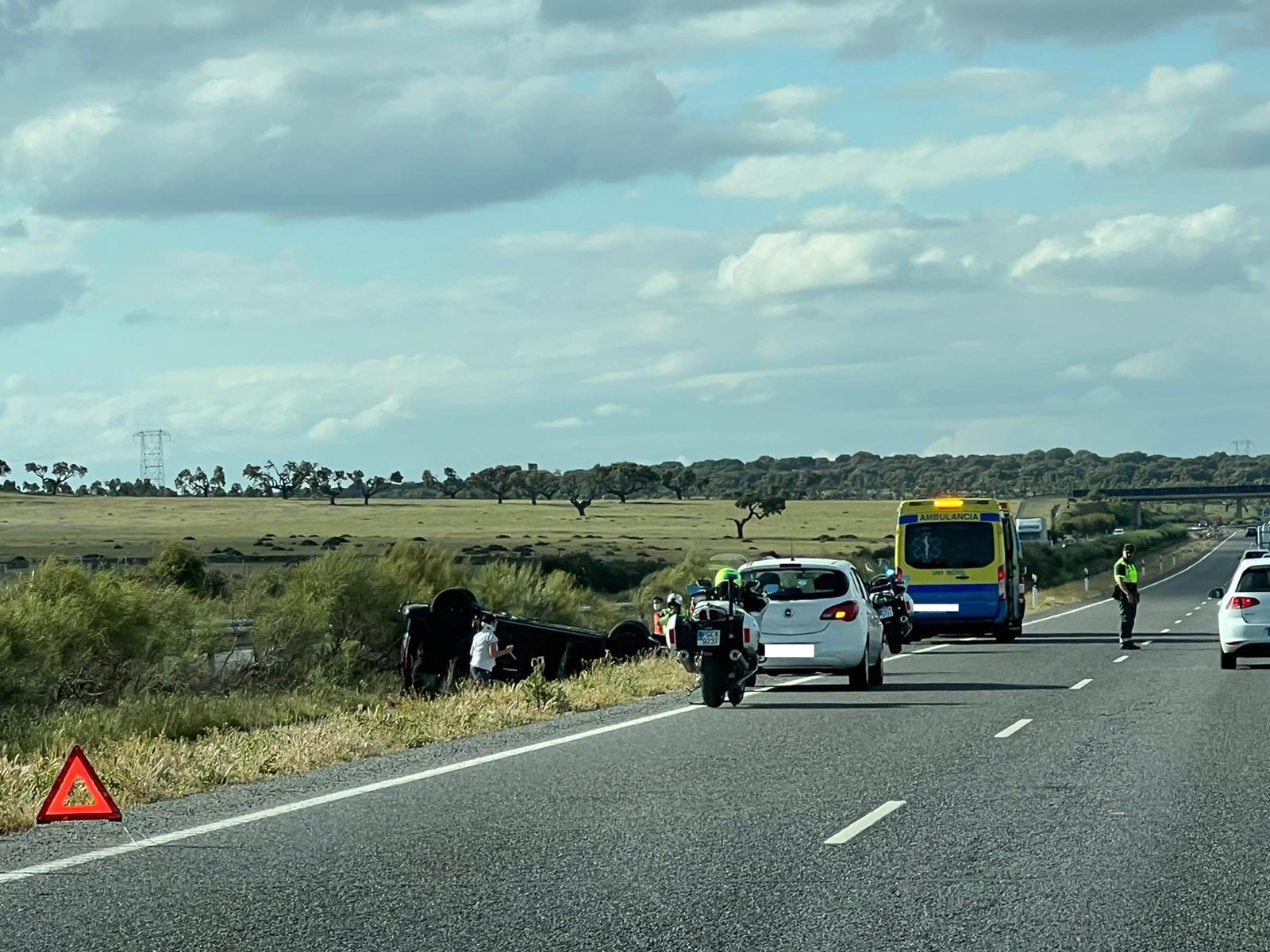 Al Menos Una Persona Resulta Herida En Un Accidente Por El Vuelco De Un ...