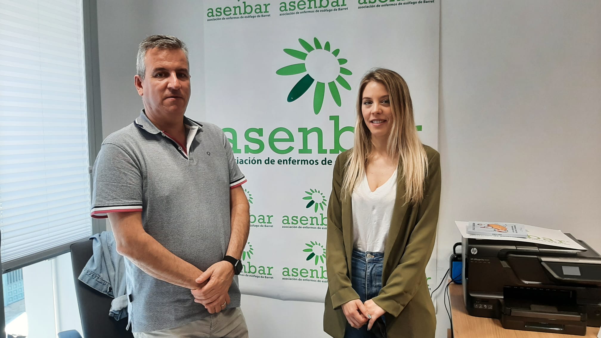 Juan Carlos Hernández y María Escudero, presidente y psicóloga de ASENBAR