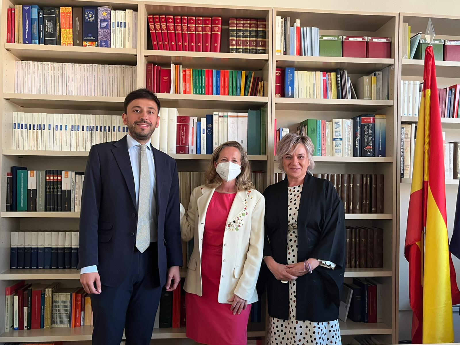 Reunión de los senadores del PSOE por Salamanca, Elena Diego y Fran Díaz, con la vicepresidenta primera del Gobierno, Nadia Calviño.