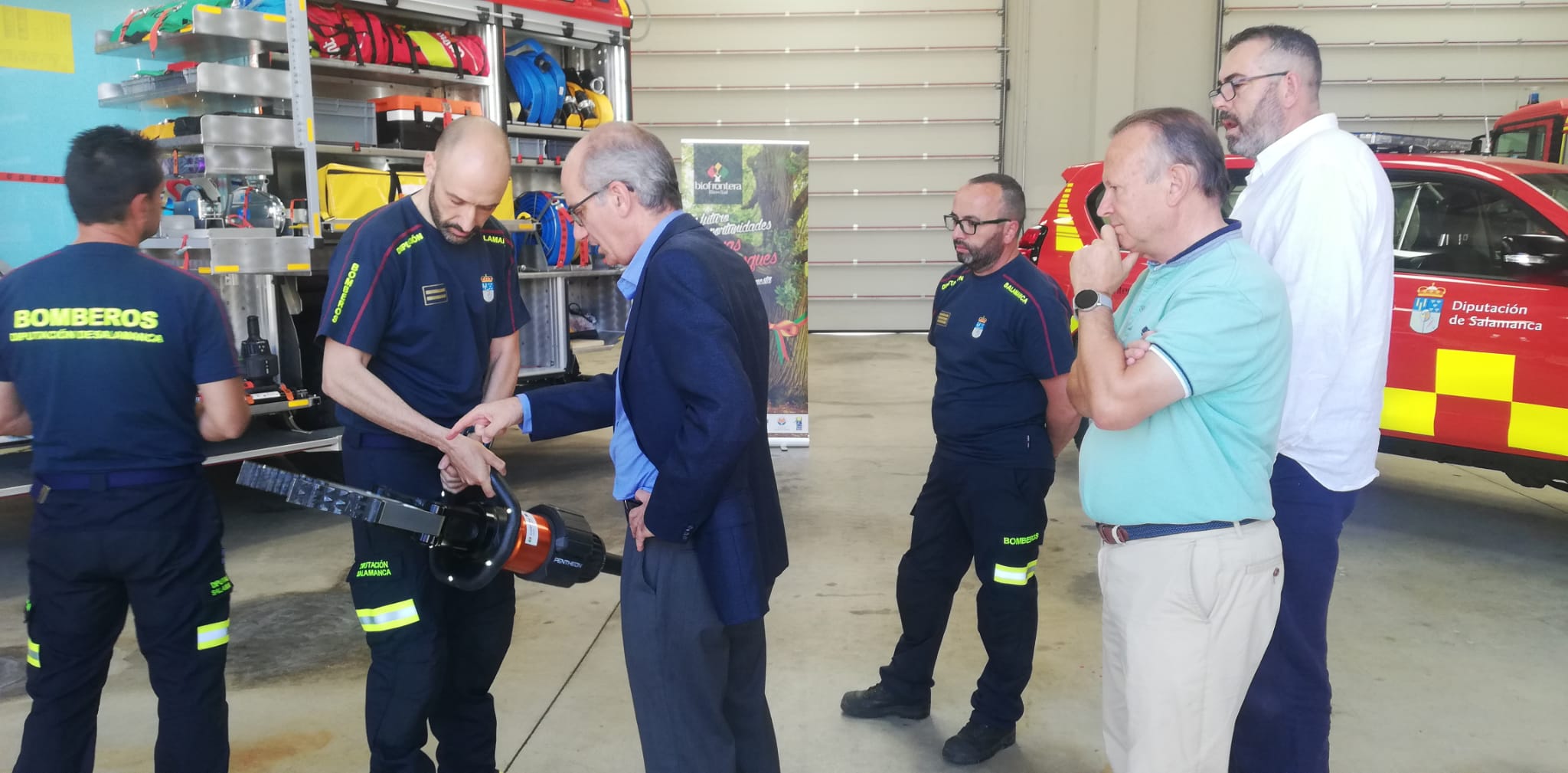 Diputación, presentación nuevo cambión de bomberos (4)