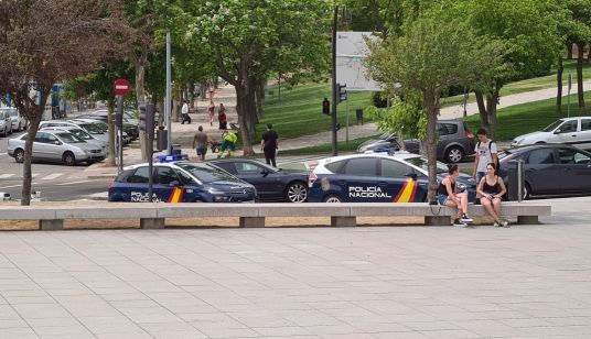 Agreden al vigilante de seguridad de la Biblioteca Torrente Ballester.