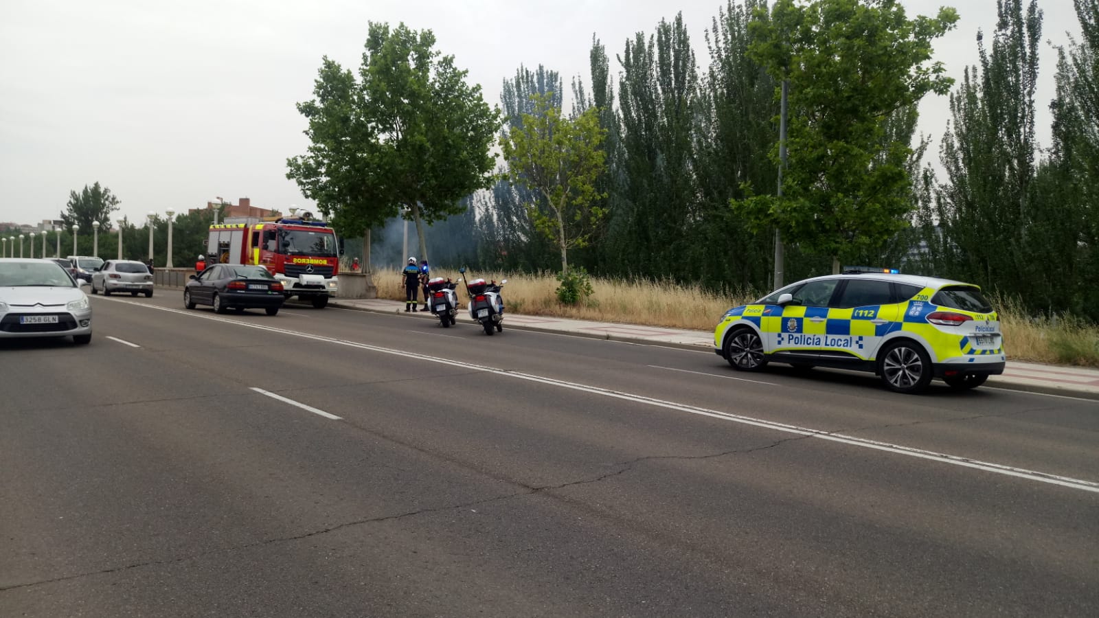 Incendio originado en el Puente de la Universidad durante la mañana de este sábado, 18 de junio | Salamanca 24 Horas