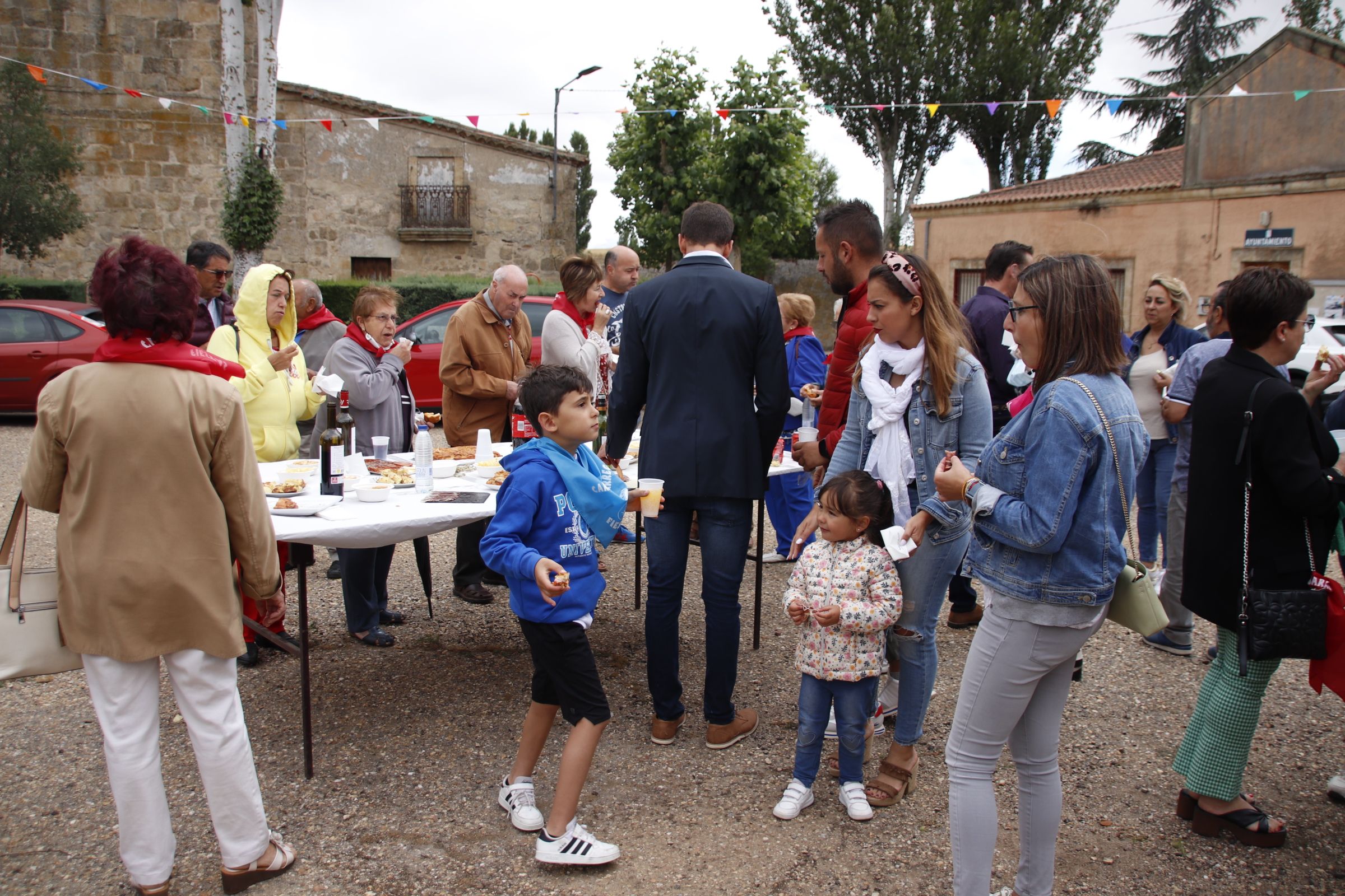 Fiestas en Carrascal de Barregas 2022: misa y posterior convite con bailes charros | Fotos: Andrea M.