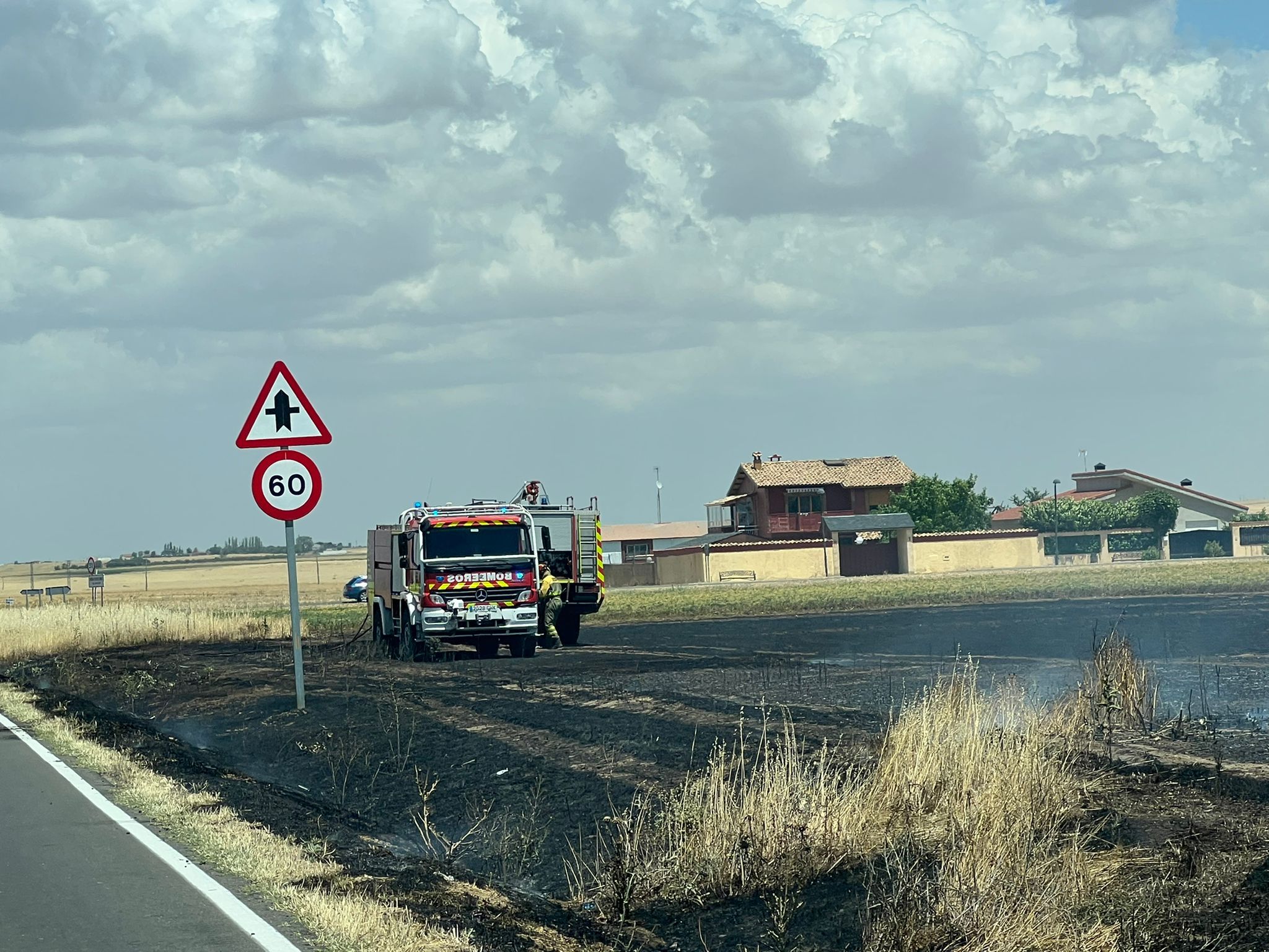 Incendio en Monterrubio. Foto S24H (6)