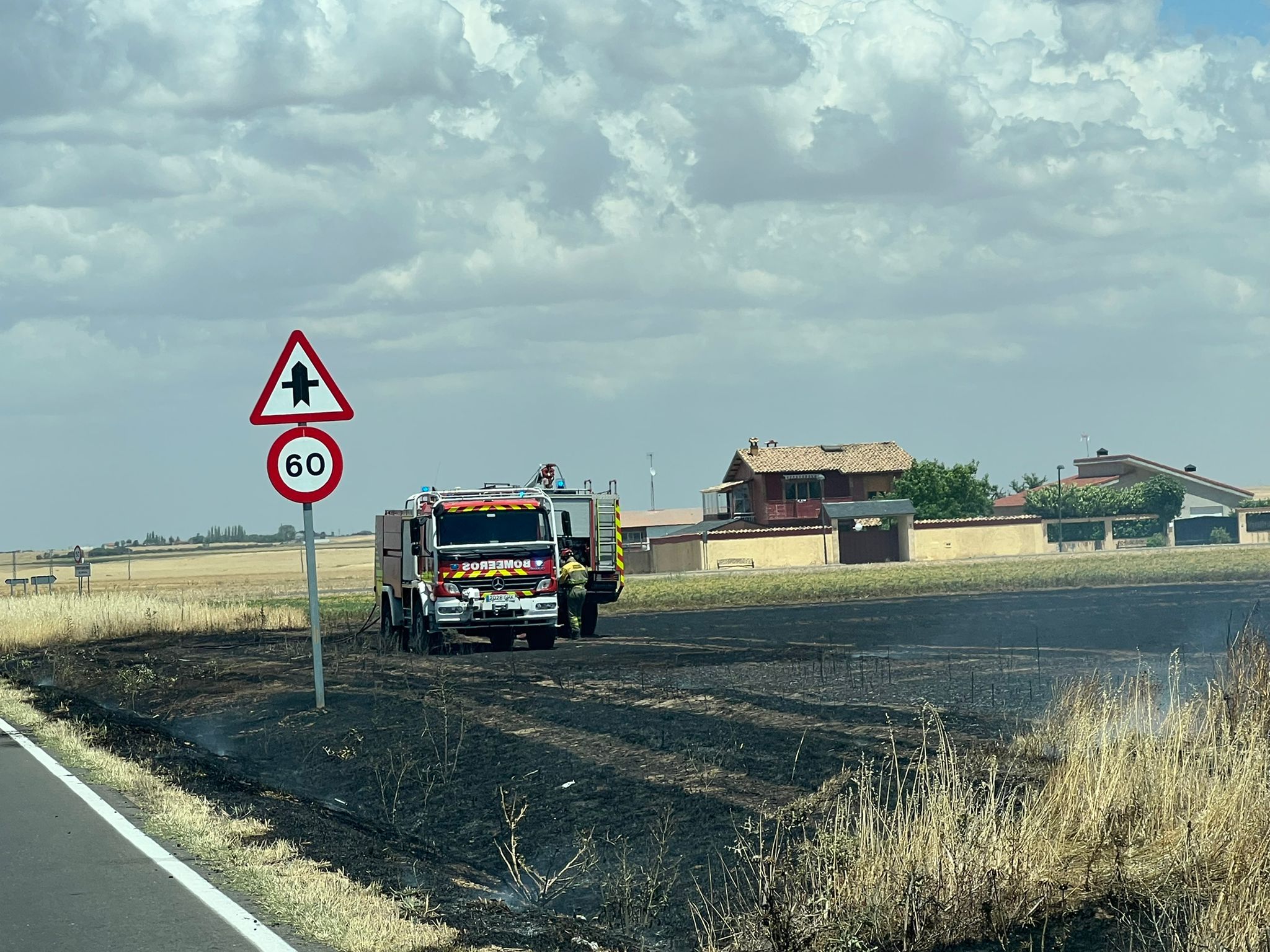 Incendio en Monterrubio. Foto S24H (9)