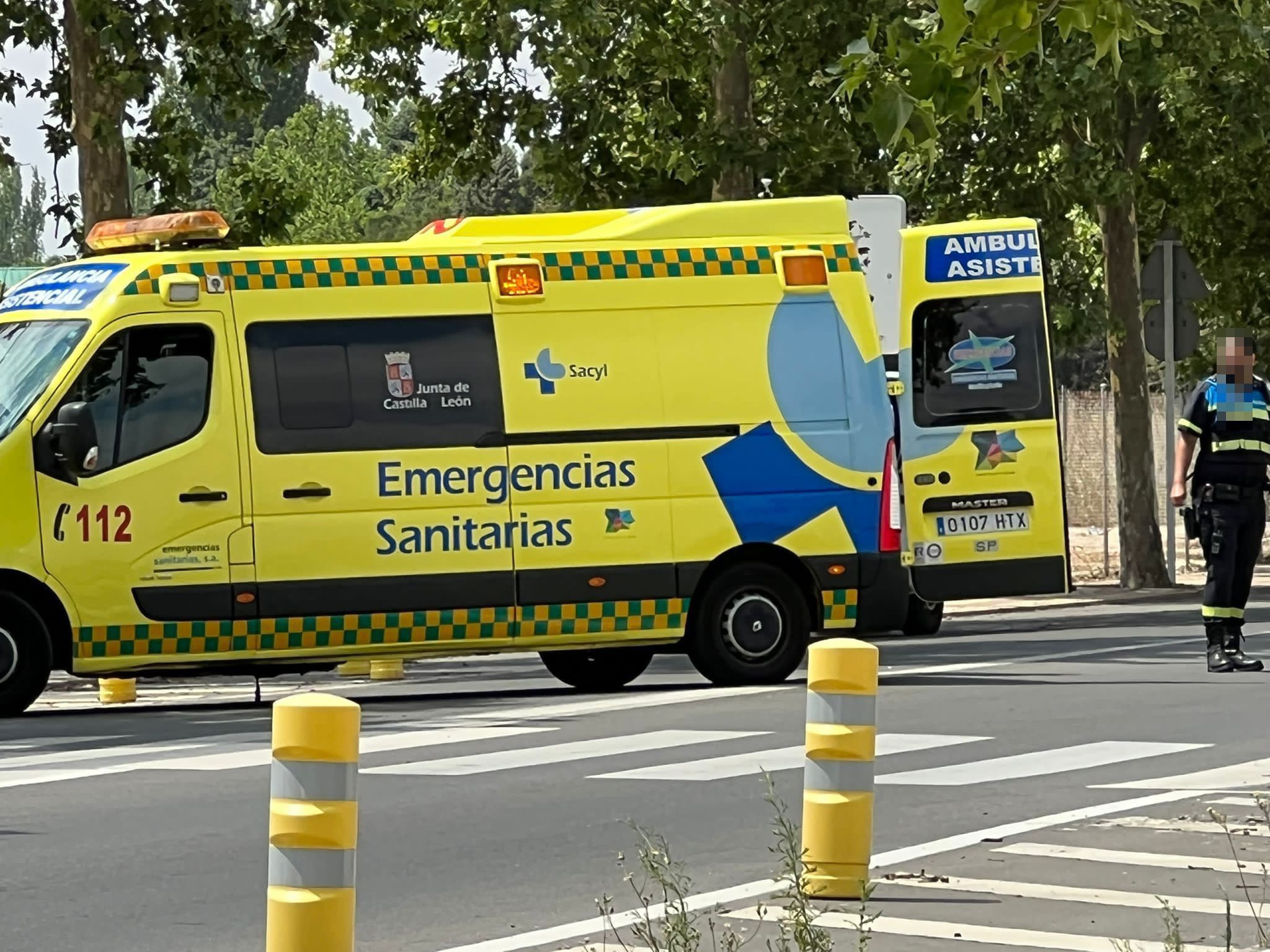 Ambulancia en la avenida de San Agustín en una imagen de archivo. 