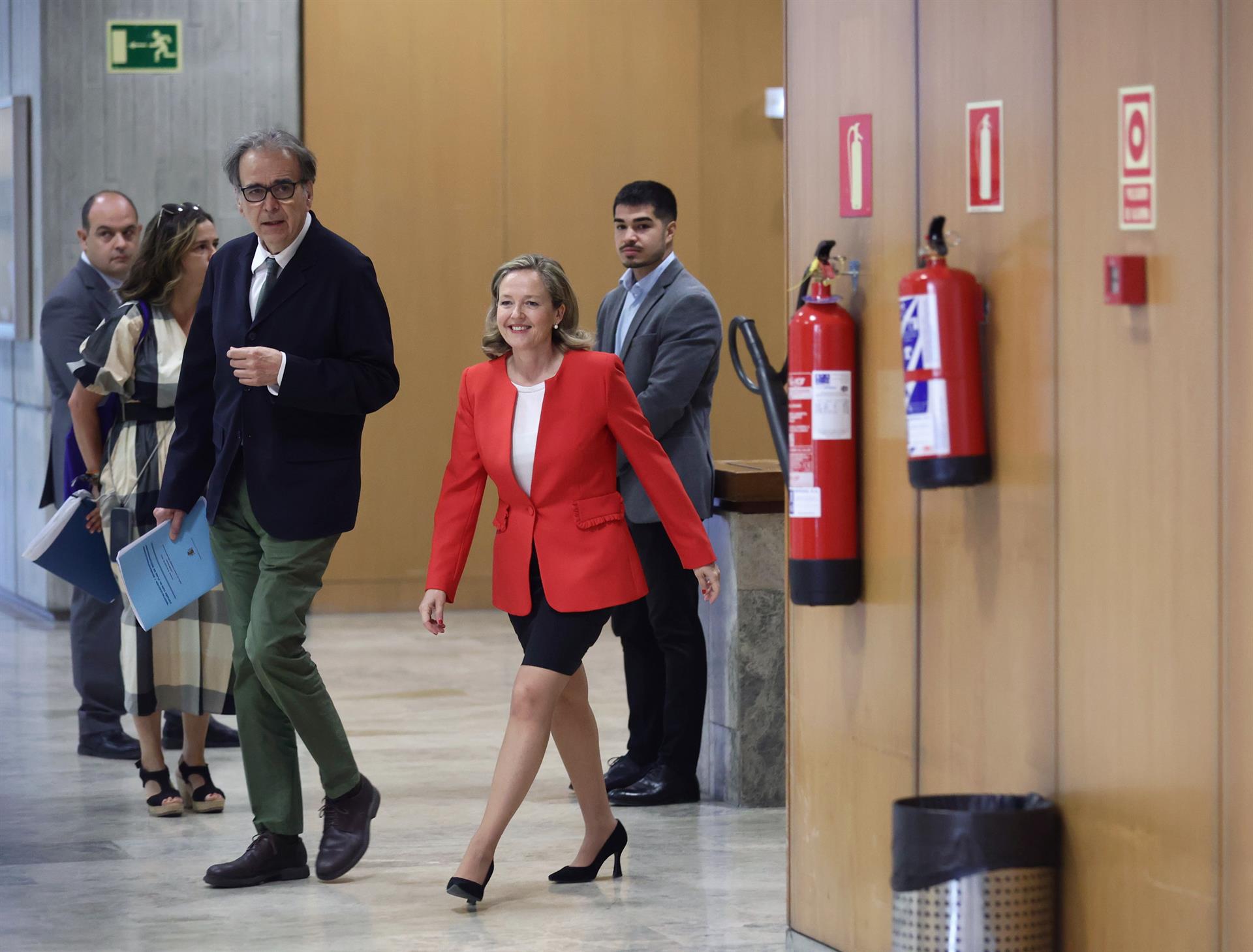 El ministro de Universidades, Joan Subirats y la vicepresidenta primera y ministra de Asuntos Económicos, Nadia Calviño, a su llegada al acto ‘España Digital 2026’, a 8 de julio de 2022, en Madrid (España). ‘España Digital