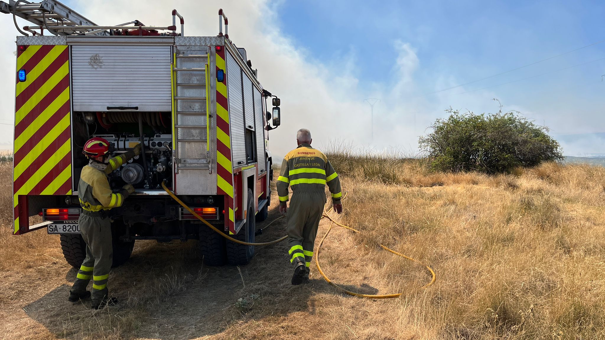 Incendio en la SA 114 a la altura de Nava de Sotrobal 