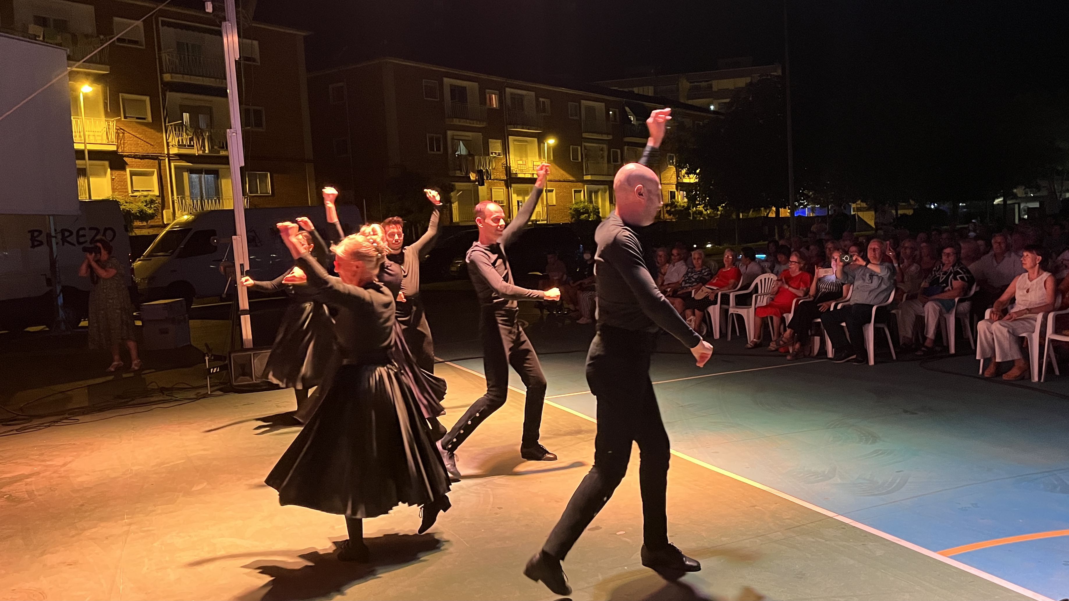 Un momento de la actuación de Manantial Folk en Peñaranda de Bracamonte