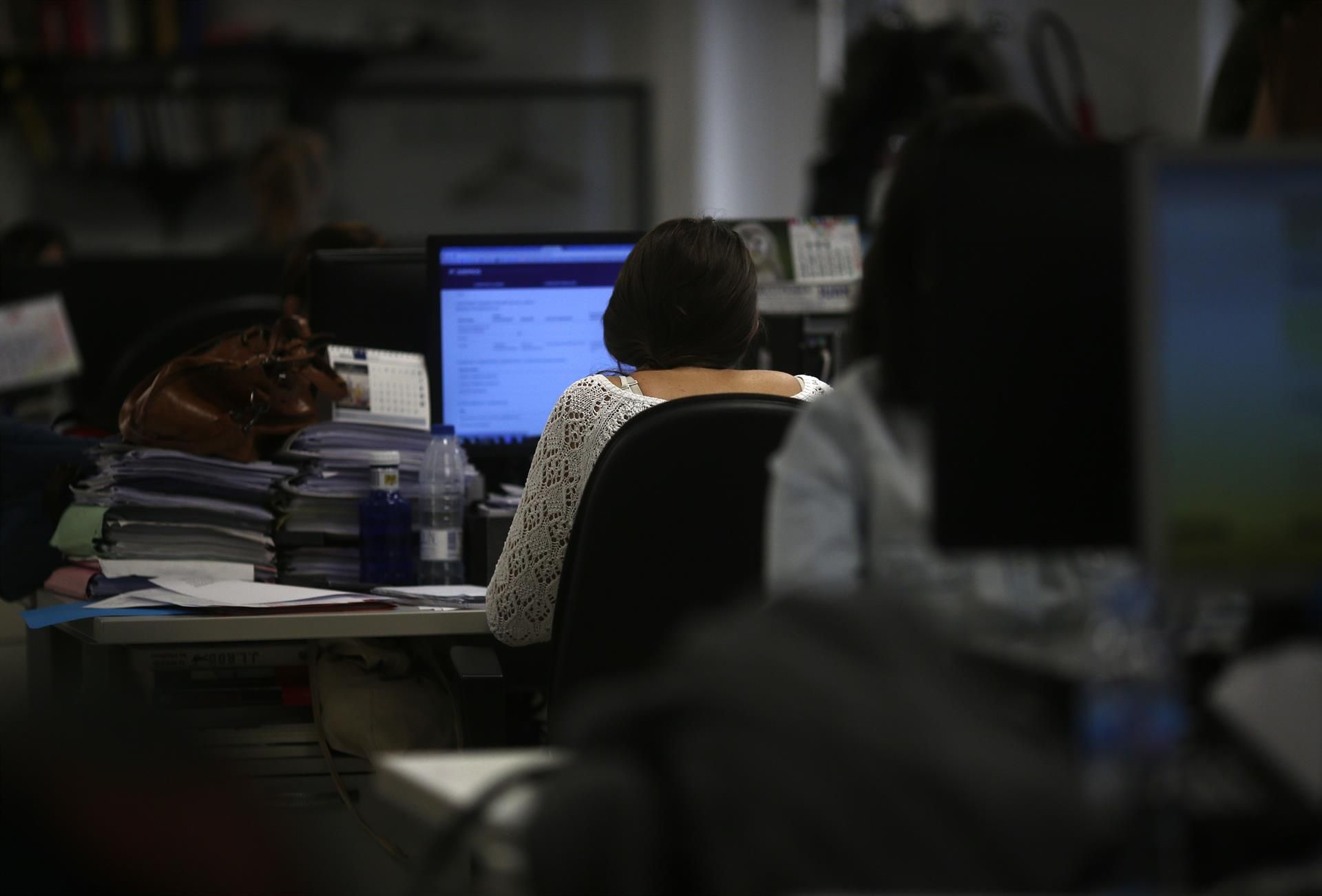 Gente trabajando. Foto EP