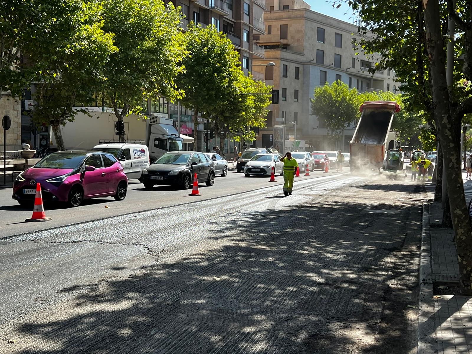 Tercer día de atascos en el centro de la ciudad por las obras en la avenida de Mirat