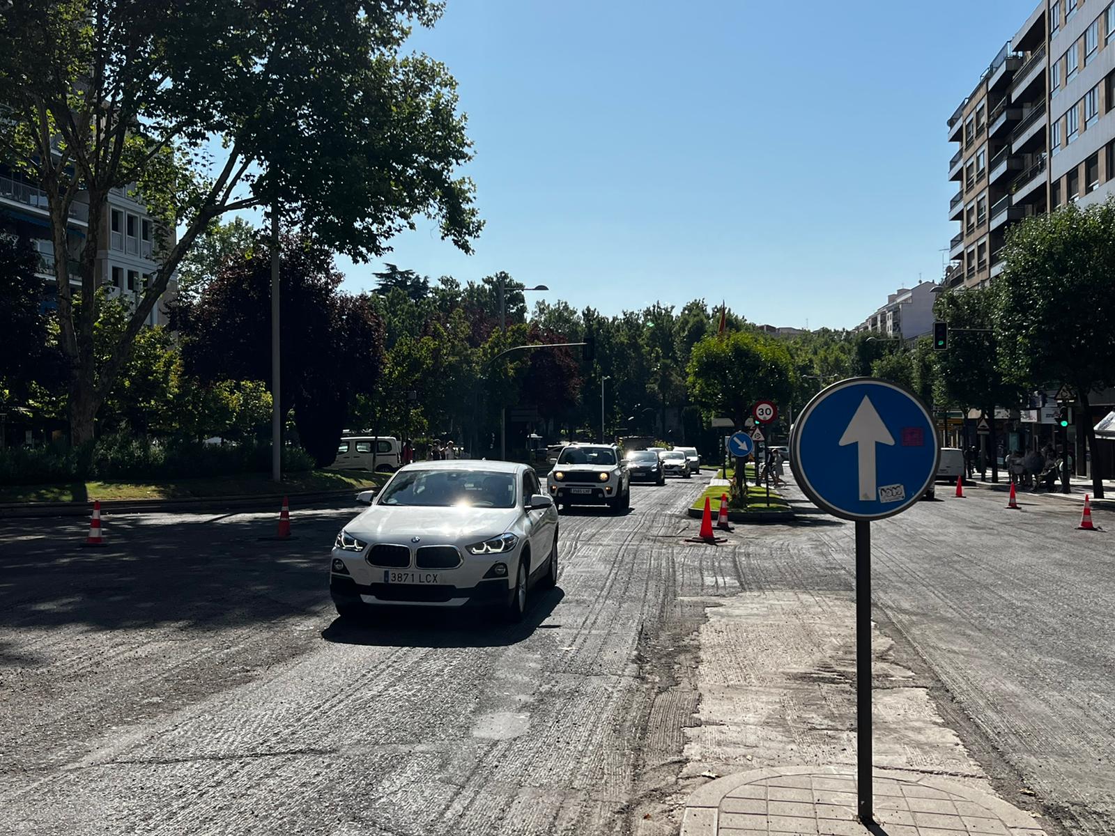 Tercer día de atascos en el centro de la ciudad por las obras en la avenida de Mirat