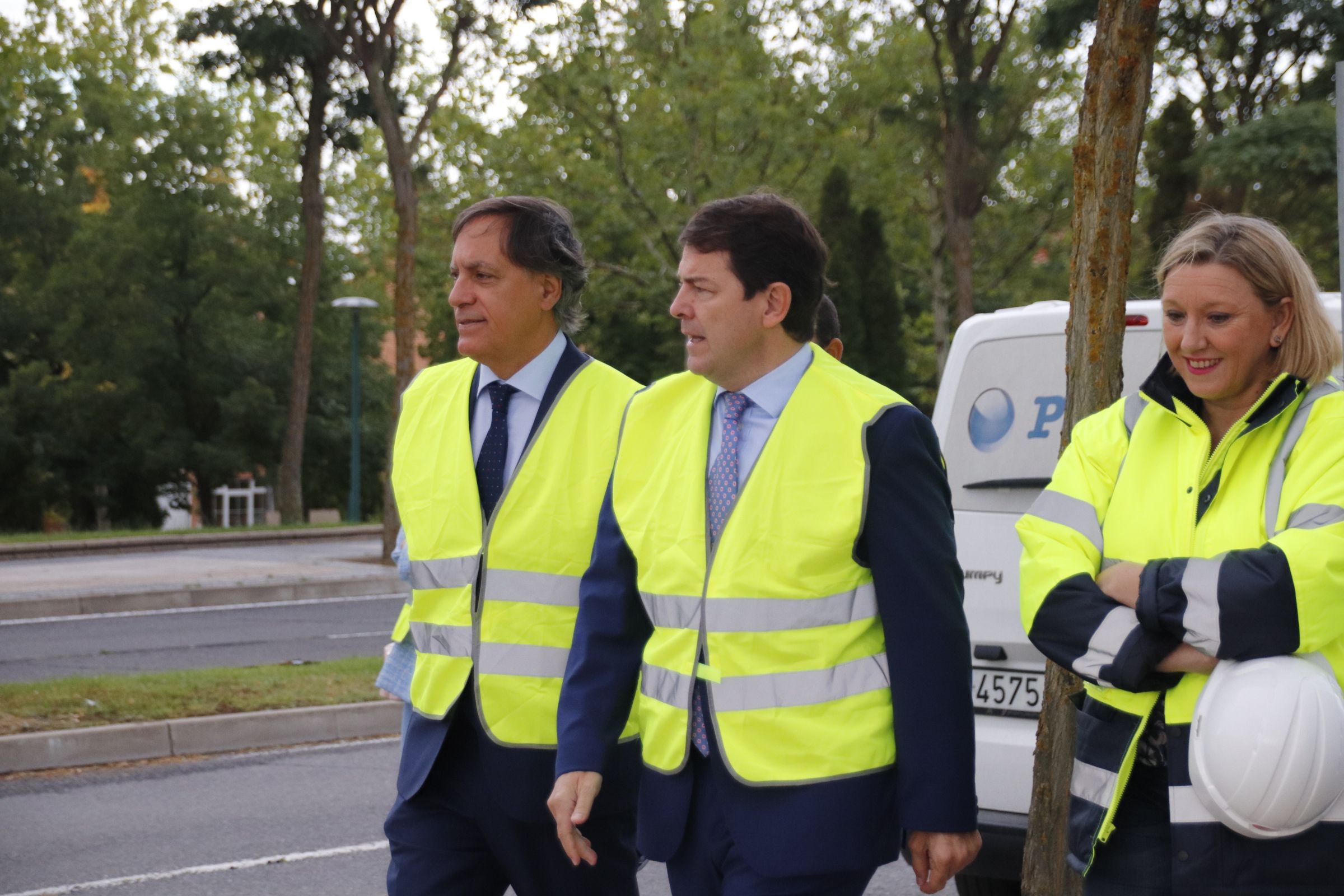 Mañueco, visita  las obras de la nueva Residencia de la Tercera Edad, San Juan de Sahagún