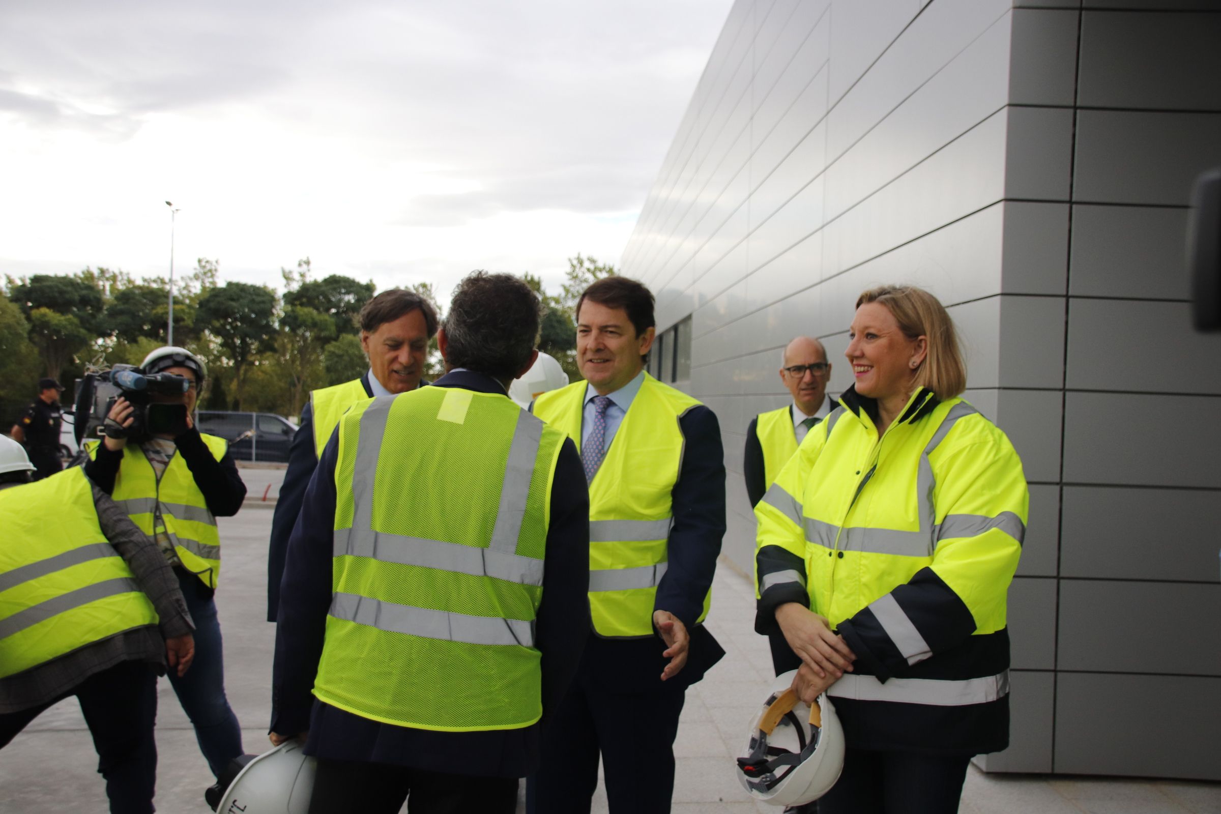 Mañueco, visita  las obras de la nueva Residencia de la Tercera Edad, San Juan de Sahagún