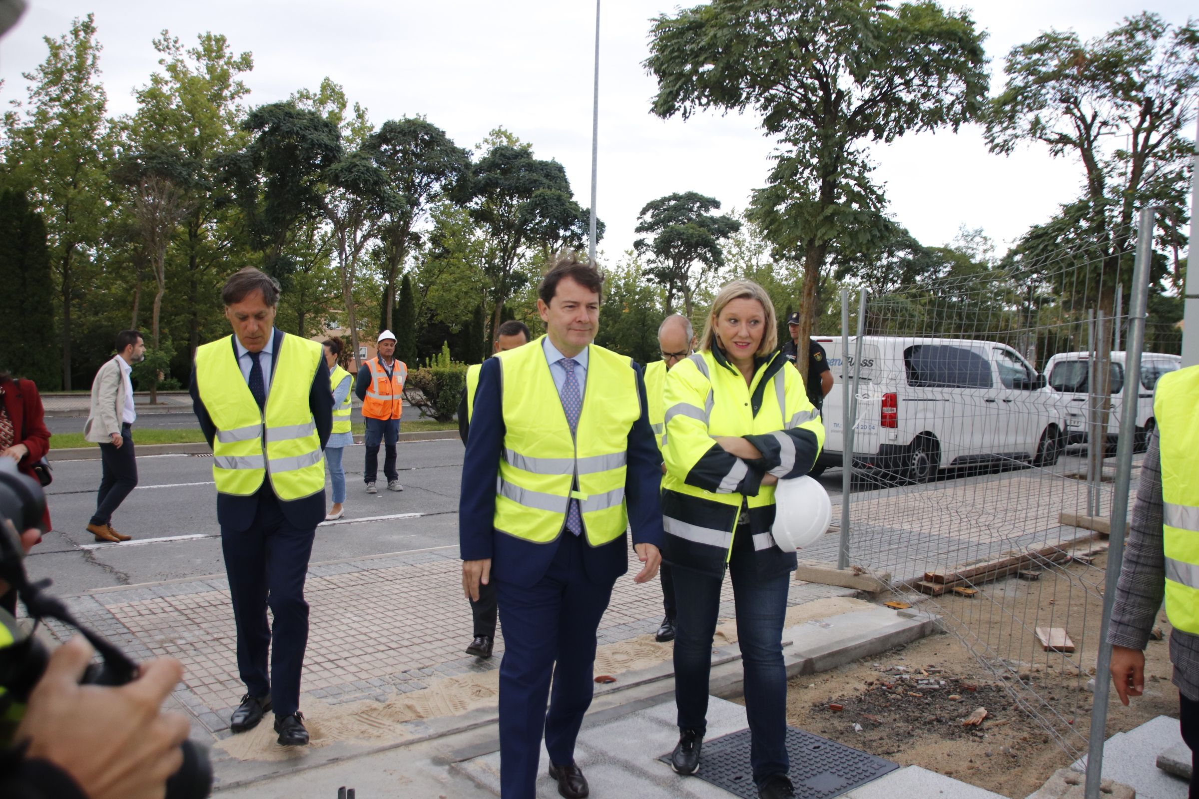 Mañueco, visita  las obras de la nueva Residencia de la Tercera Edad, San Juan de Sahagún