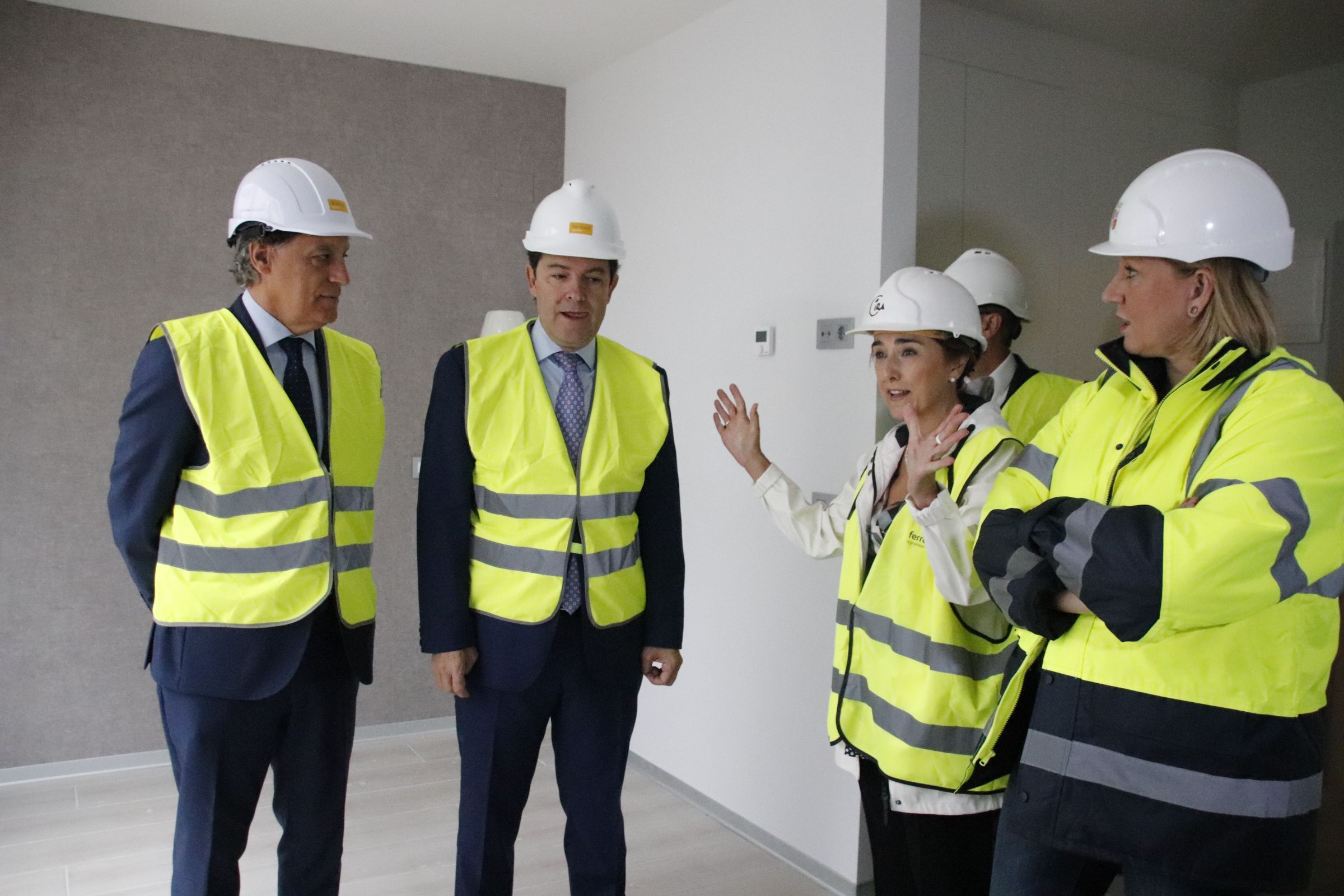 Mañueco, visita  las obras de la nueva Residencia de la Tercera Edad, San Juan de Sahagún