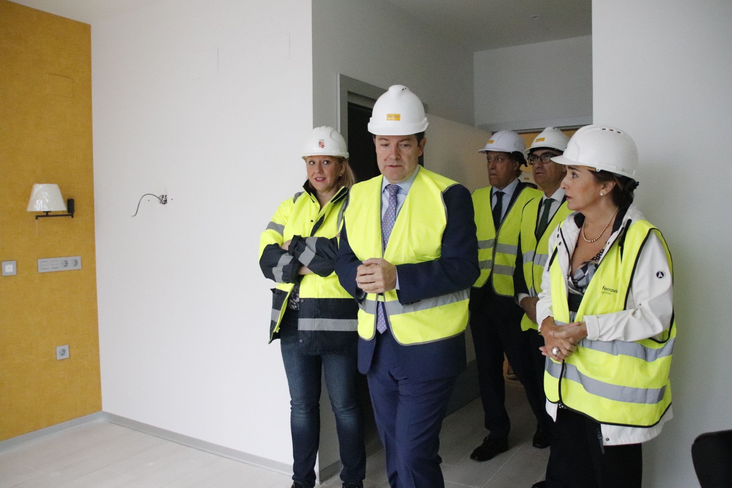 Mañueco, visita  las obras de la nueva Residencia de la Tercera Edad, San Juan de Sahagún