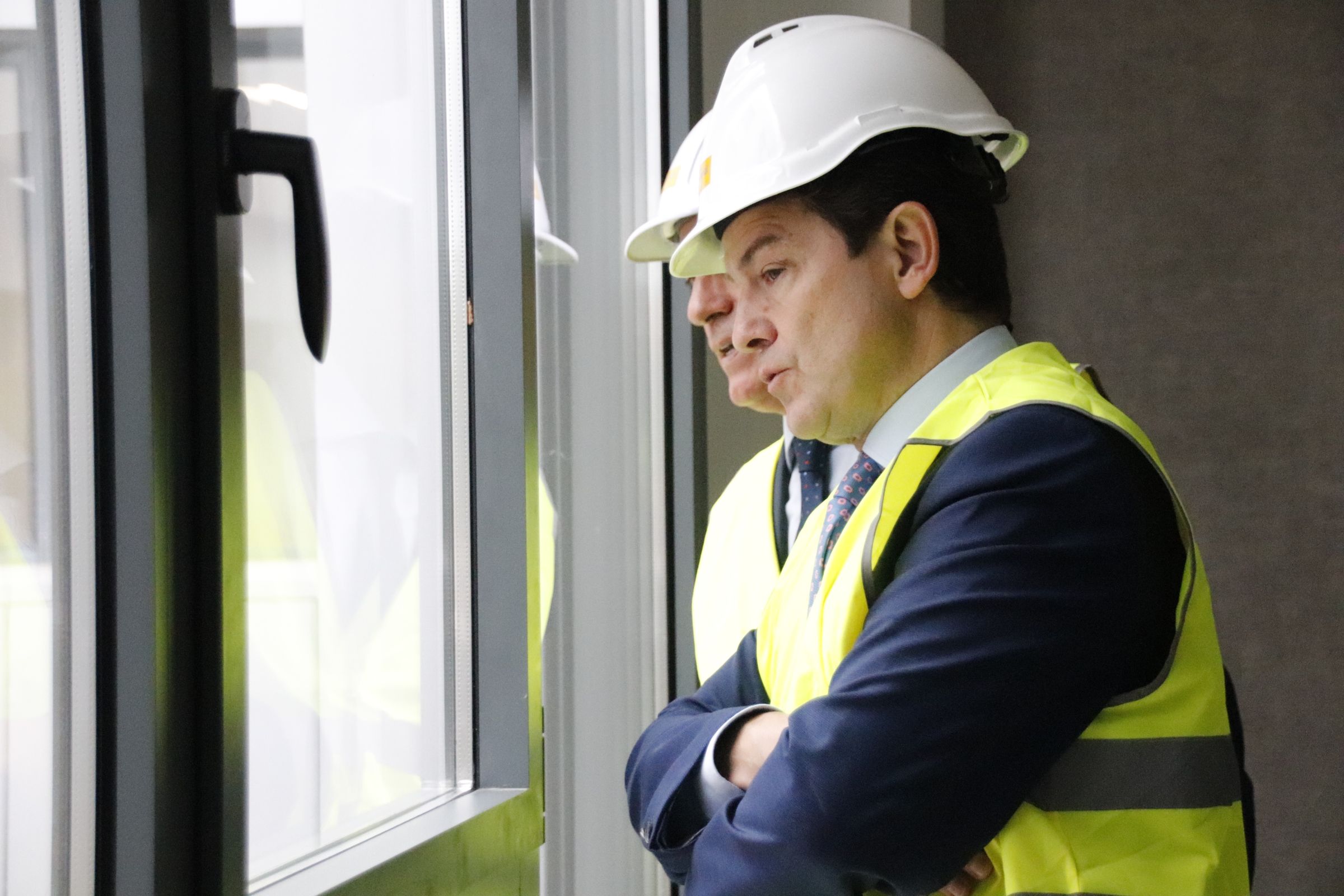 Mañueco, visita  las obras de la nueva Residencia de la Tercera Edad, San Juan de Sahagún