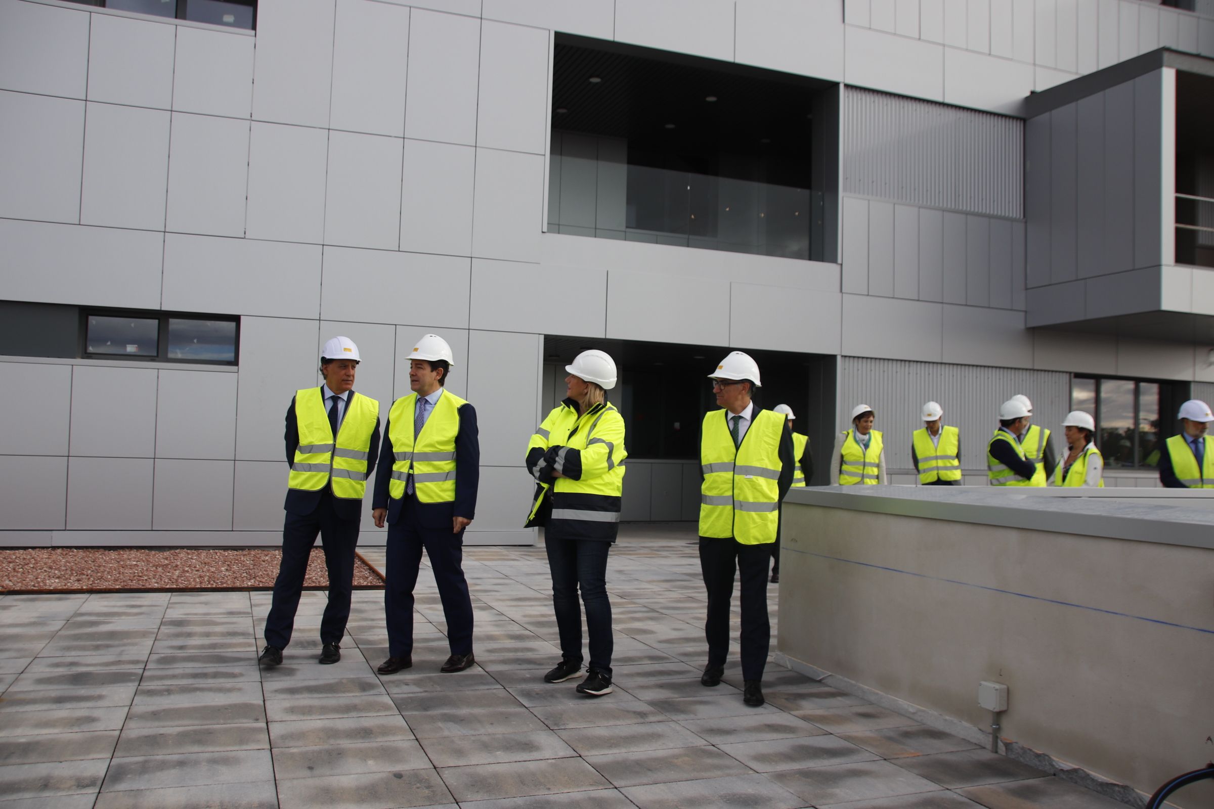 Mañueco, visita  las obras de la nueva Residencia de la Tercera Edad, San Juan de Sahagún