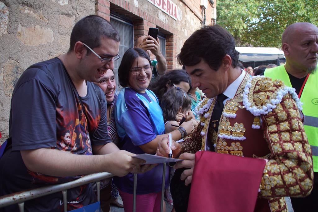  Así ha sido el ambiente en el patio de cuadrillas de La Glorieta, este viernes, antes de la corrida de Galache. Fotos Juanes