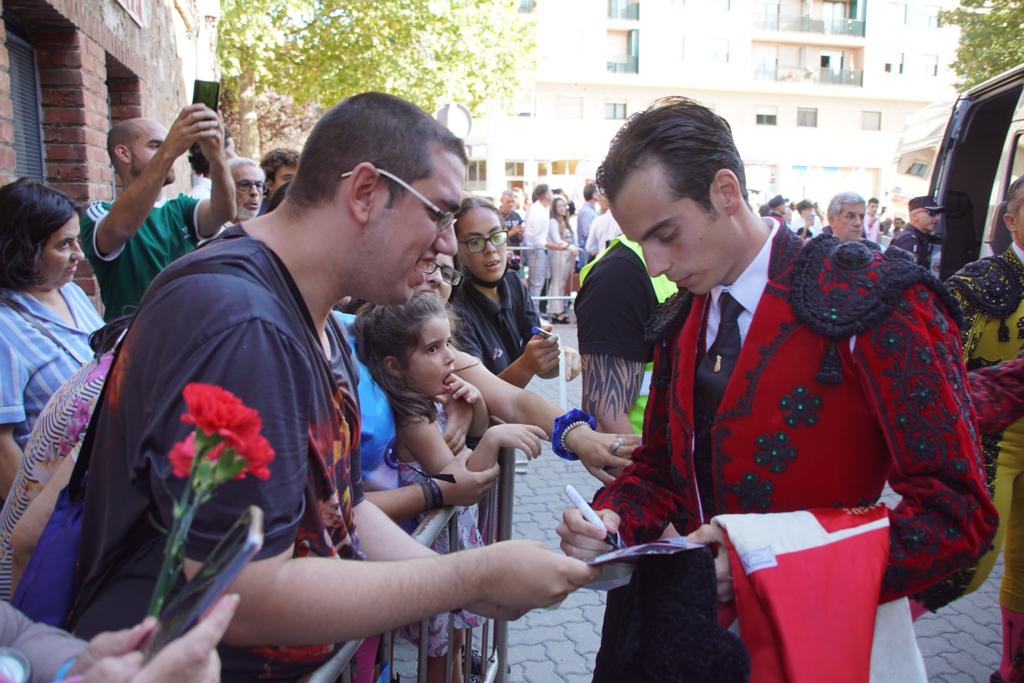  Así ha sido el ambiente en el patio de cuadrillas de La Glorieta, este viernes, antes de la corrida de Galache. Fotos Juanes