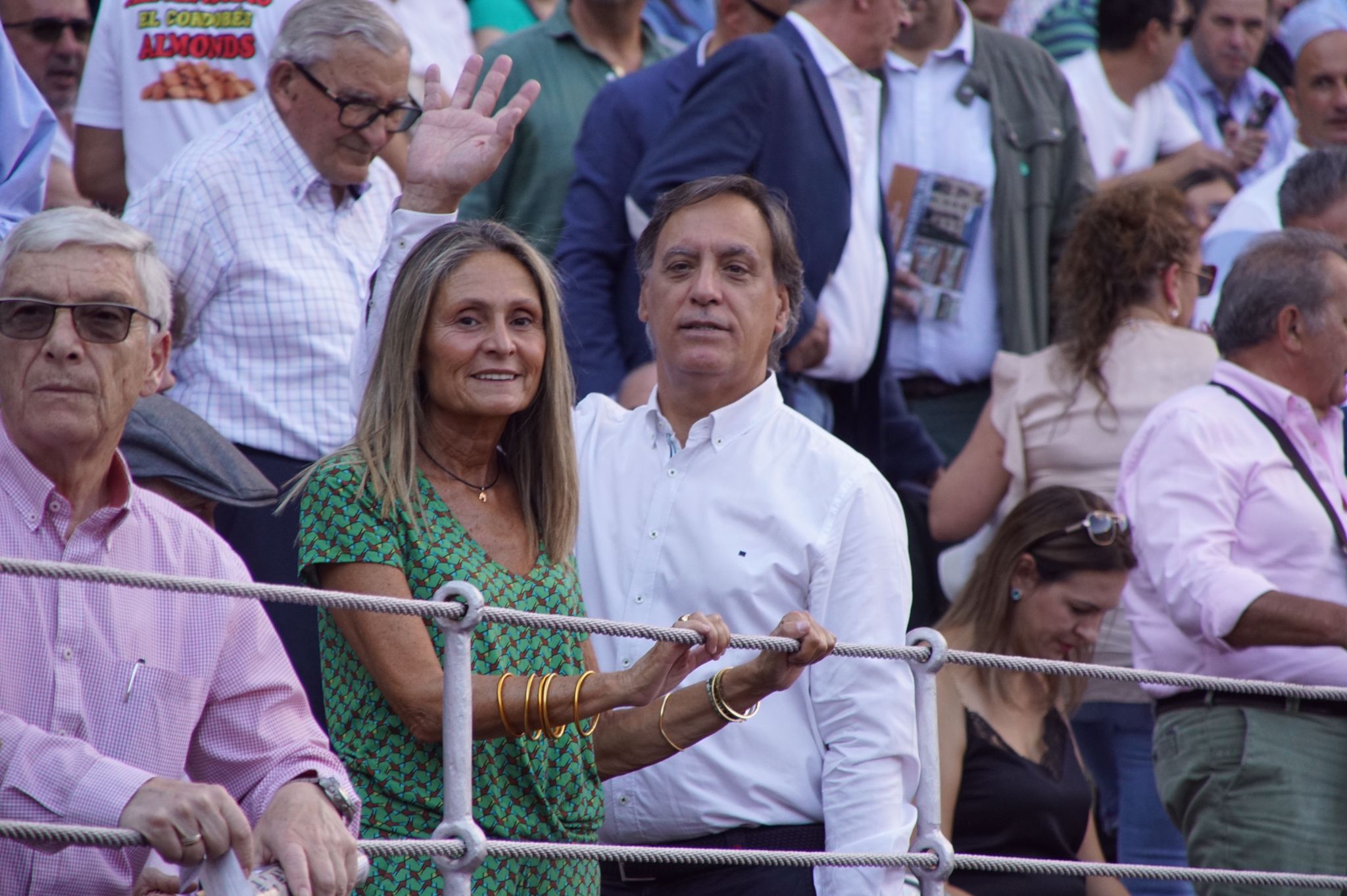 Resumen fotográfico del ambiente en los tendidos de La Glorieta durante la corrida de Galache. Foto Juanes