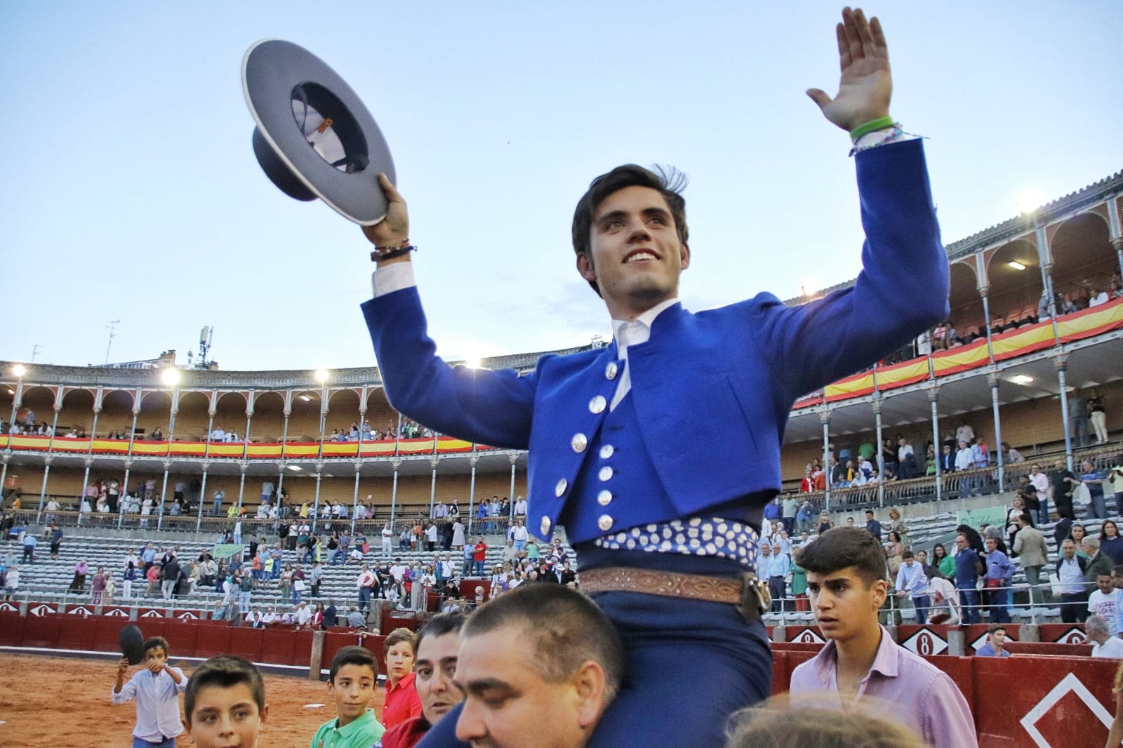 Guillermo Hermoso de Mendoza: tres orejas en Salamanca. Foto Andrea M.