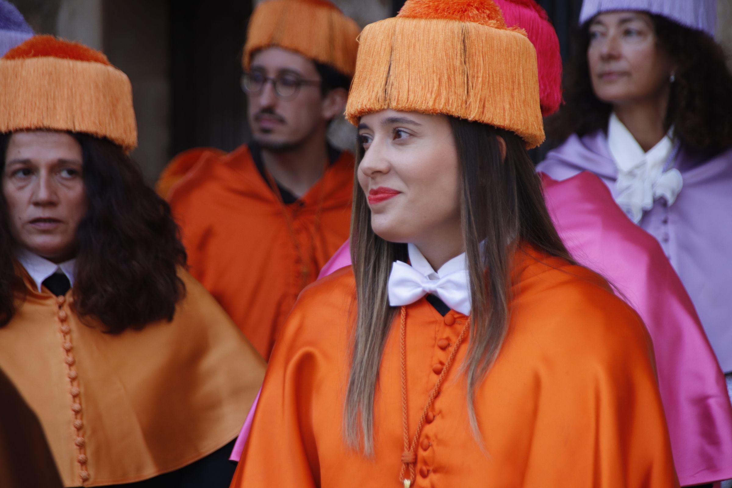 cortejo académico de doctores y monjes carmelitas desde el Patio de Escuelas Menores hasta el Paraninfo de la Universidad