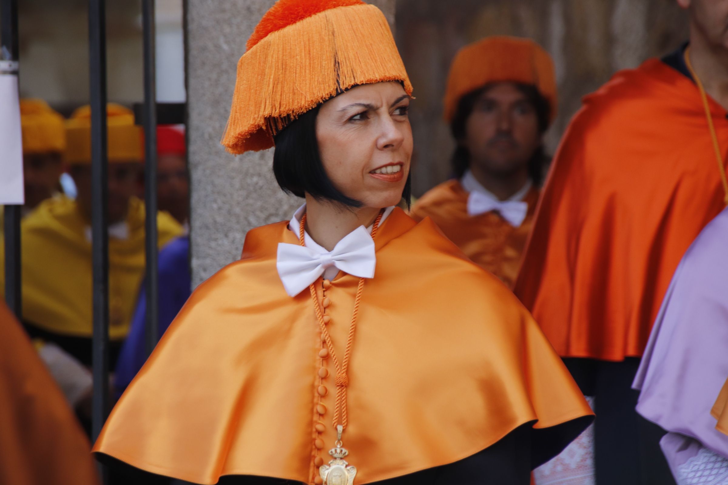 cortejo académico de doctores y monjes carmelitas desde el Patio de Escuelas Menores hasta el Paraninfo de la Universidad