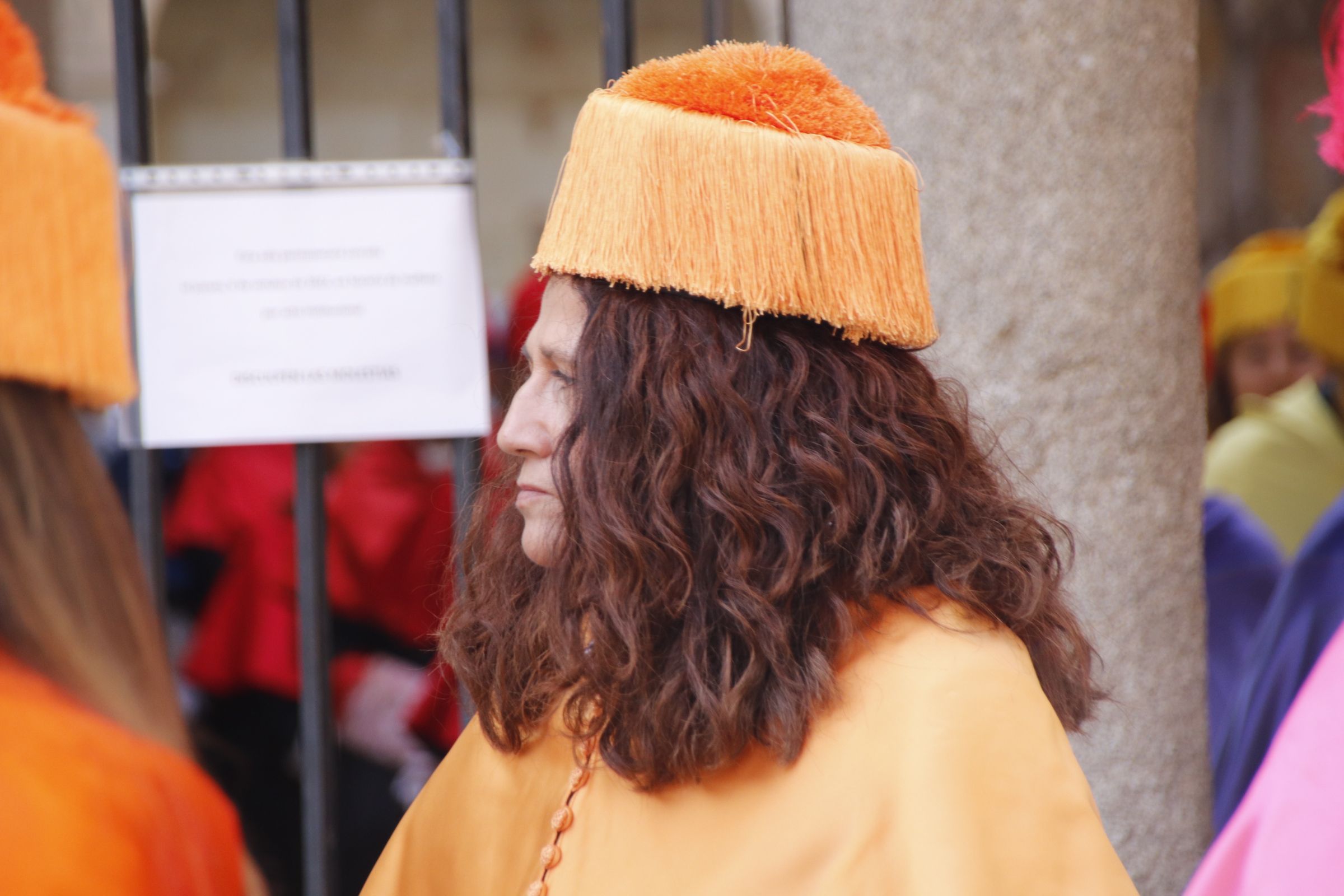 cortejo académico de doctores y monjes carmelitas desde el Patio de Escuelas Menores hasta el Paraninfo de la Universidad