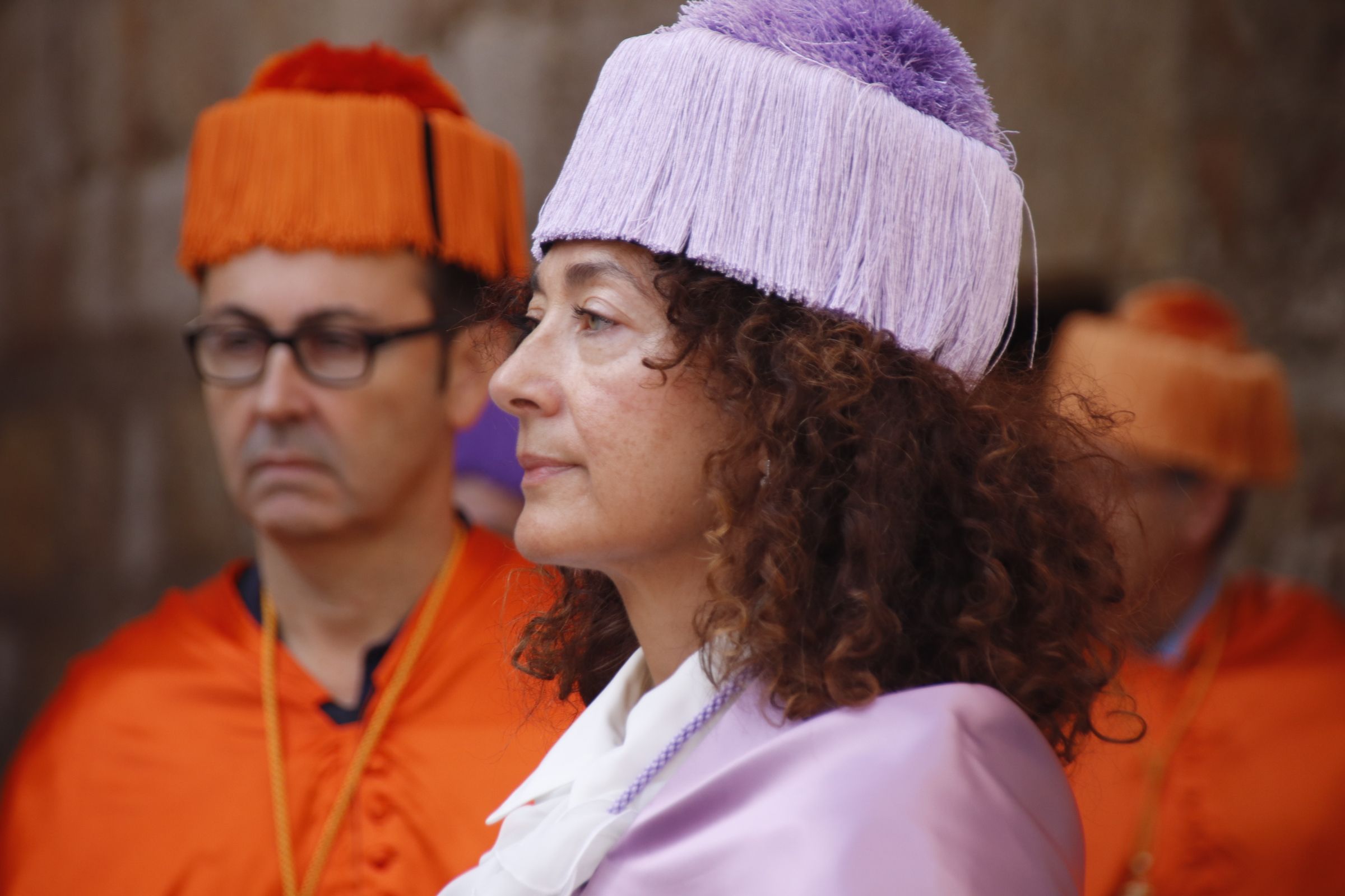 cortejo académico de doctores y monjes carmelitas desde el Patio de Escuelas Menores hasta el Paraninfo de la Universidad