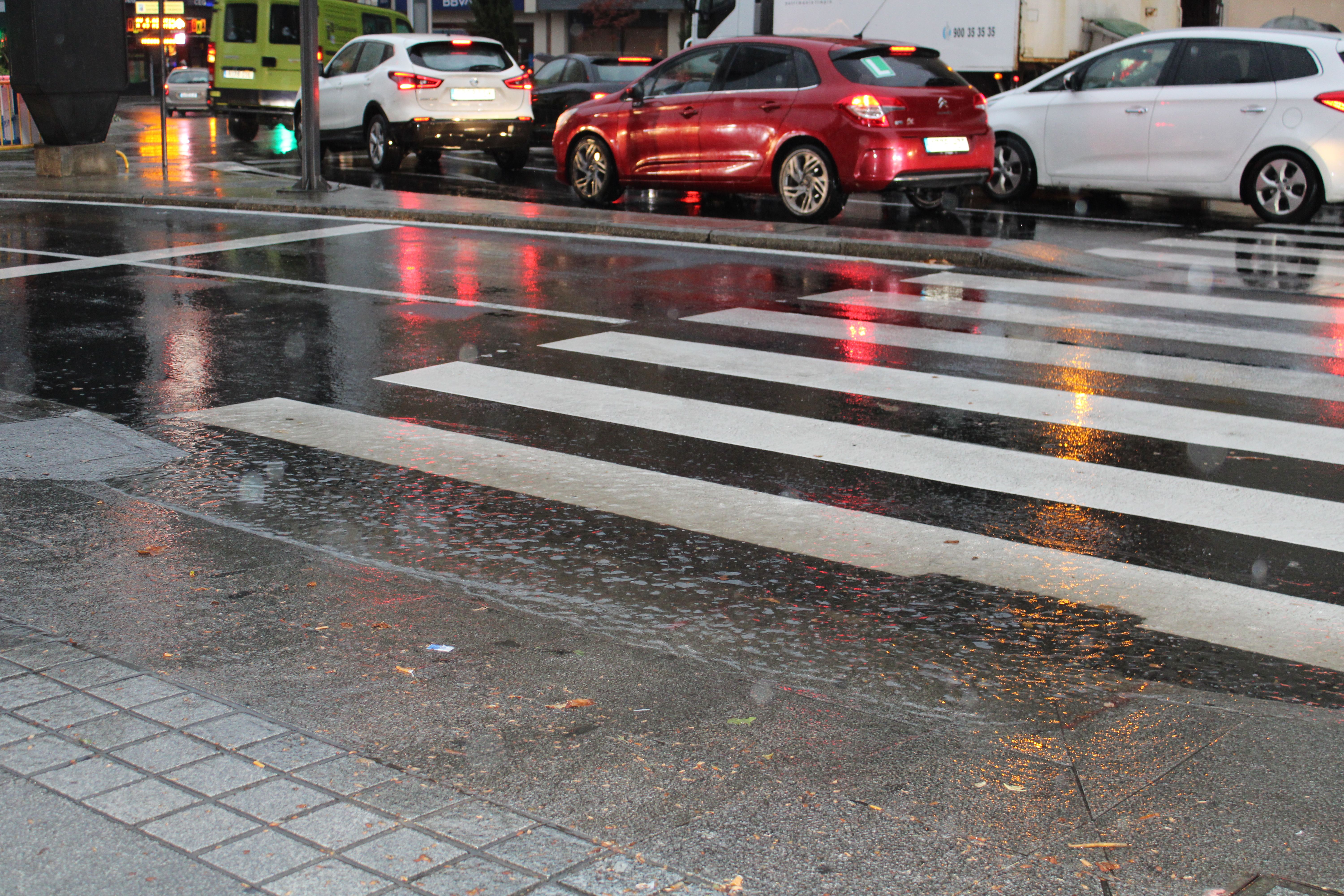 Charco, lluvia avenida de Mirat