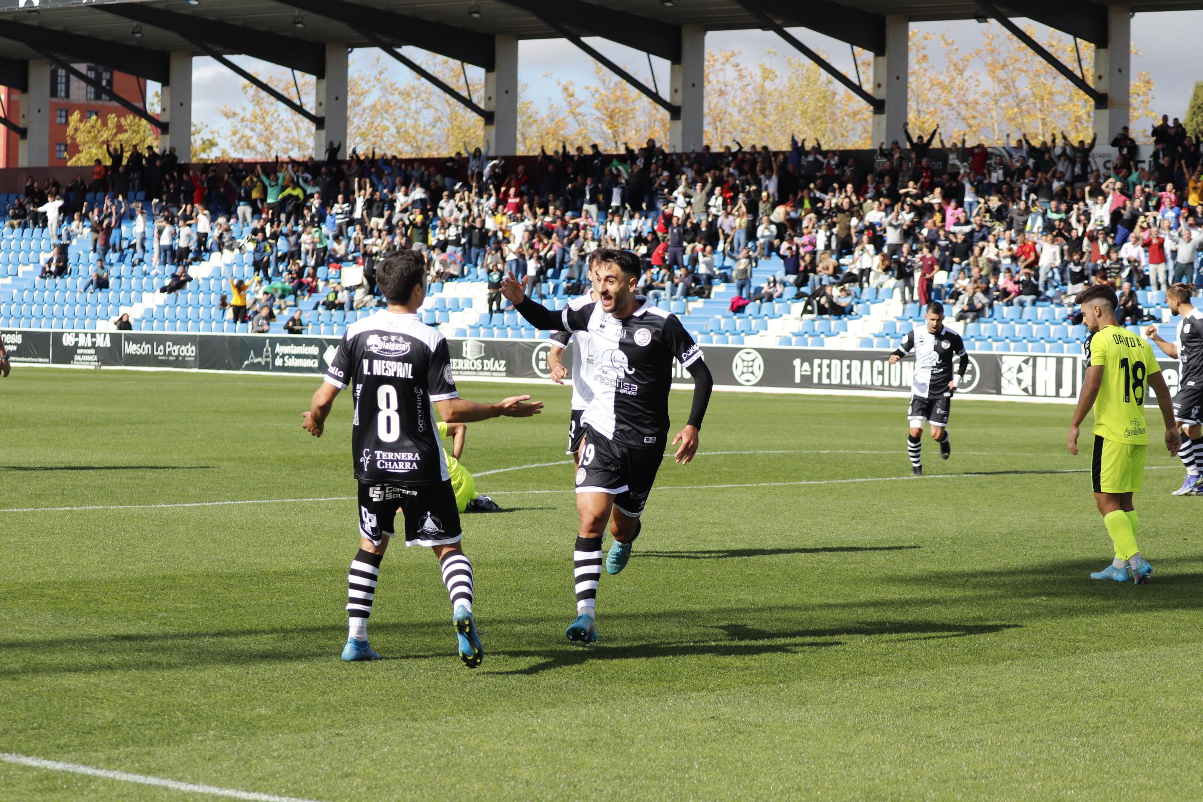 Chapela celebra su gol ante el Ceuta | FOTO SALAMANCA24HORAS.COM