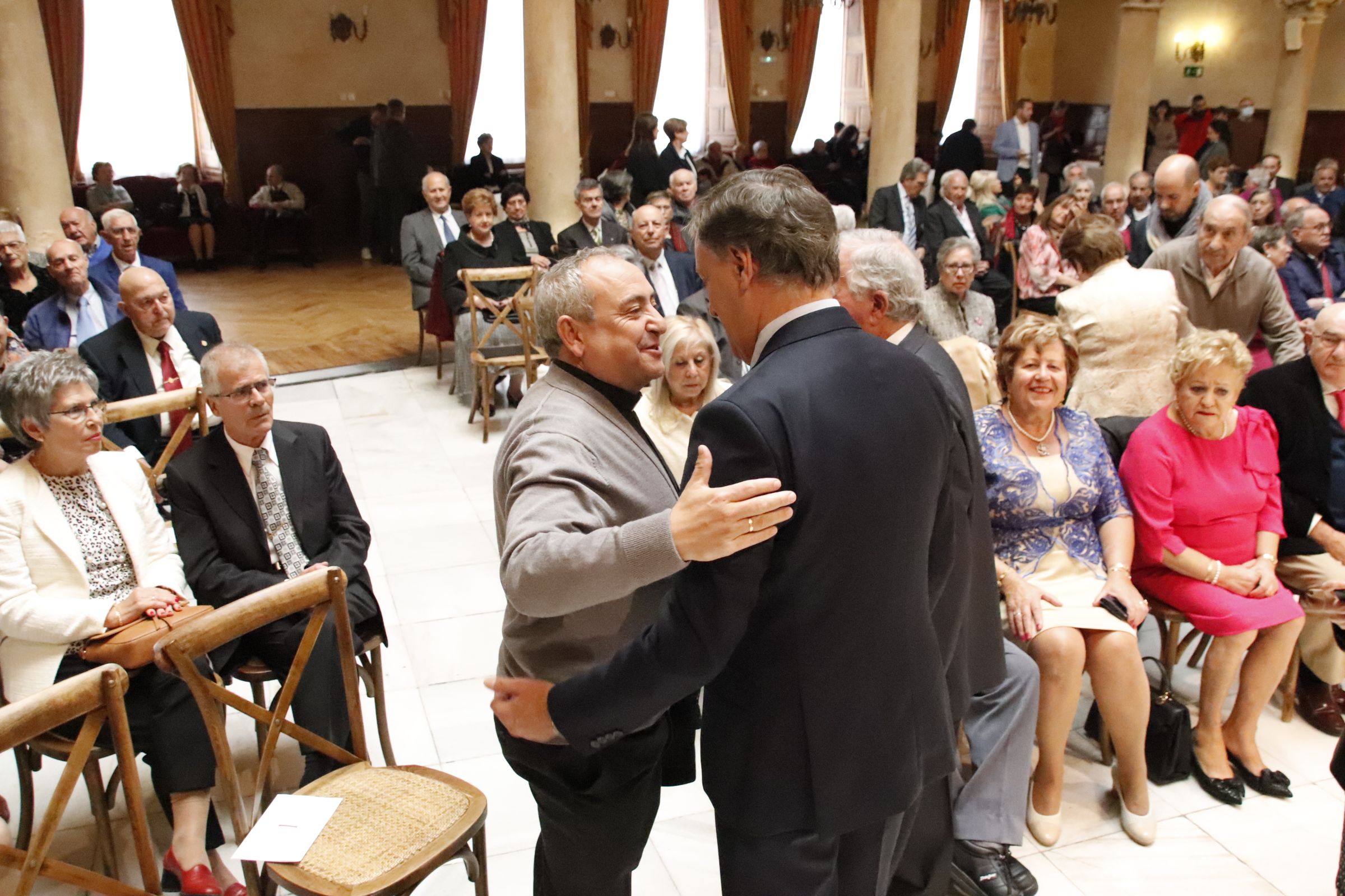 homenaje a los matrimonios que celebran sus Bodas de Oro