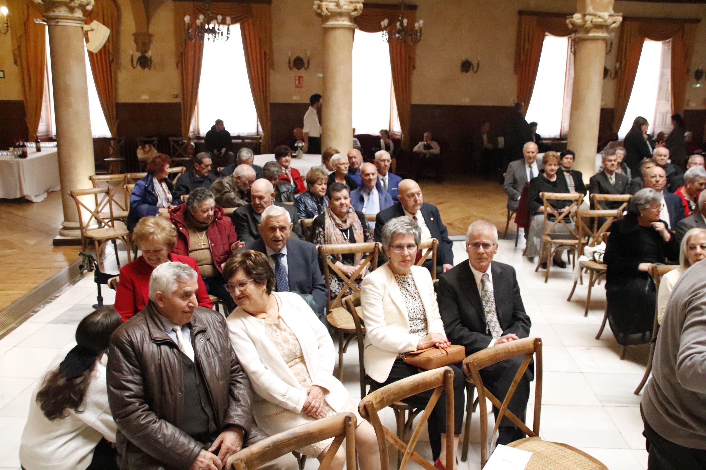 homenaje a los matrimonios que celebran sus Bodas de Oro