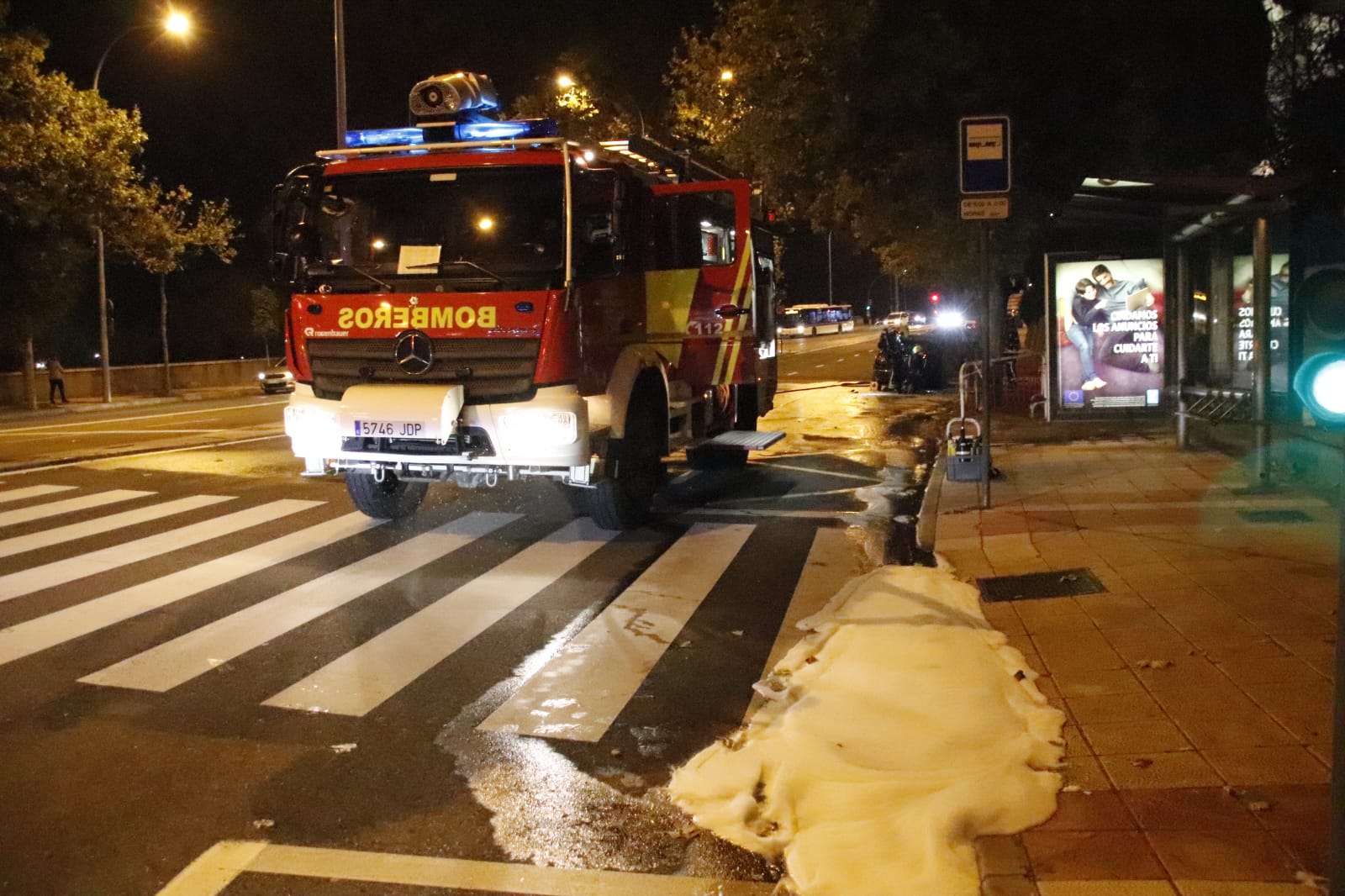 Coche ardiendo en el paseo del Desengaño. Fotos Andrea M.  (4)