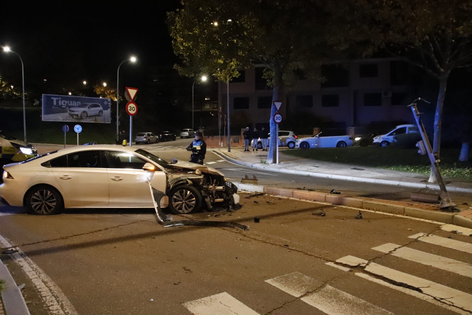 Accidente de taxi en glorieta Beatriz de Suabia. Fotos Andrea M. 