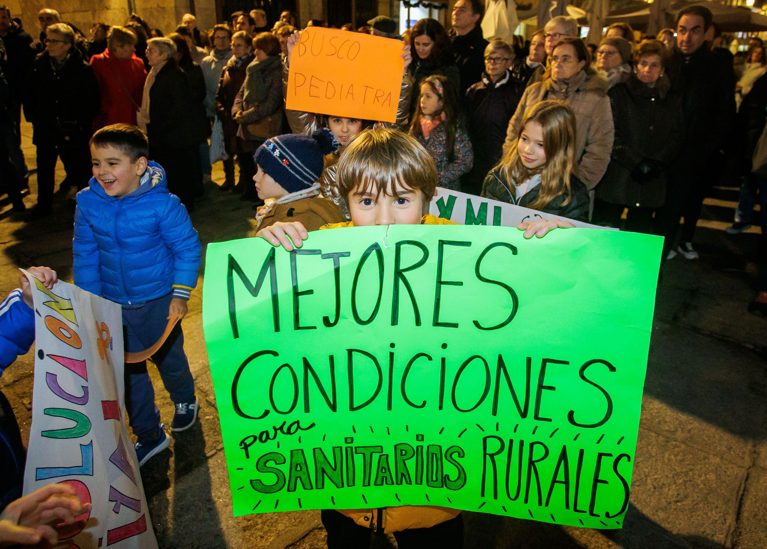 Más De 700 Personas Se Manifiestan En Ciudad Rodrigo Para Reivindicar La Ampliación Del Servicio