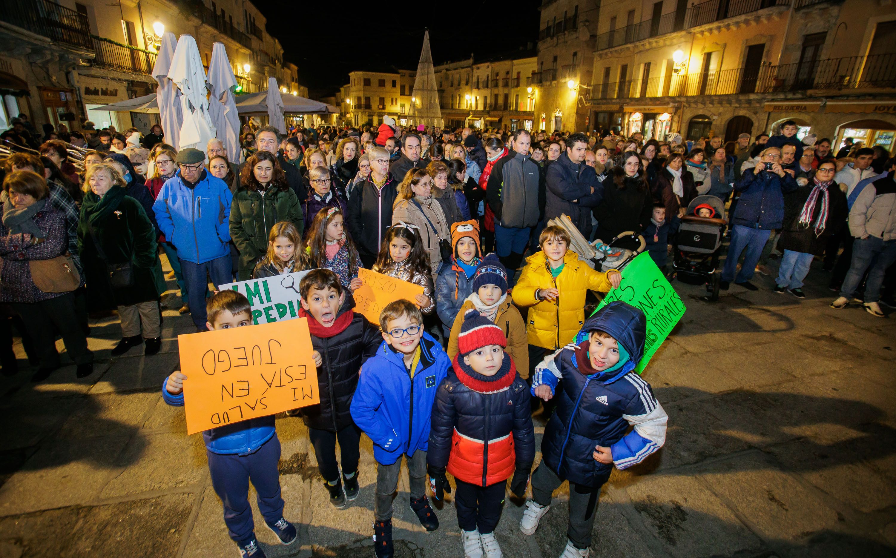 Manifiestación en Ciudad Rodrigo para reivindicar la ampliación del servicio pediátrico | ICAL 