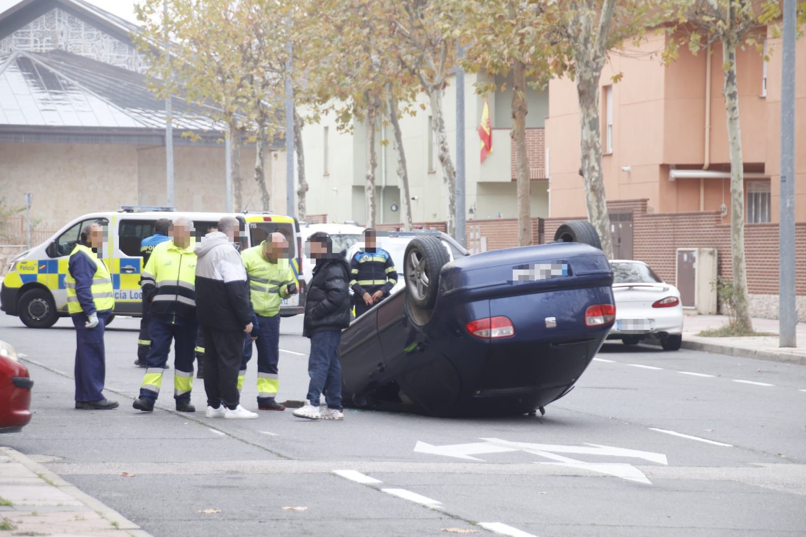  Vuelca un coche en la calle Orejudos